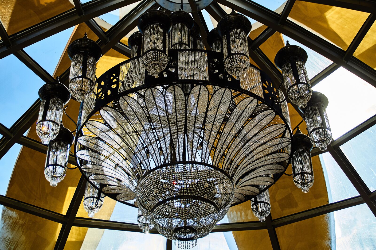 Sony SLT-A58 sample photo. Chandelier, entrance hall, lobby photography