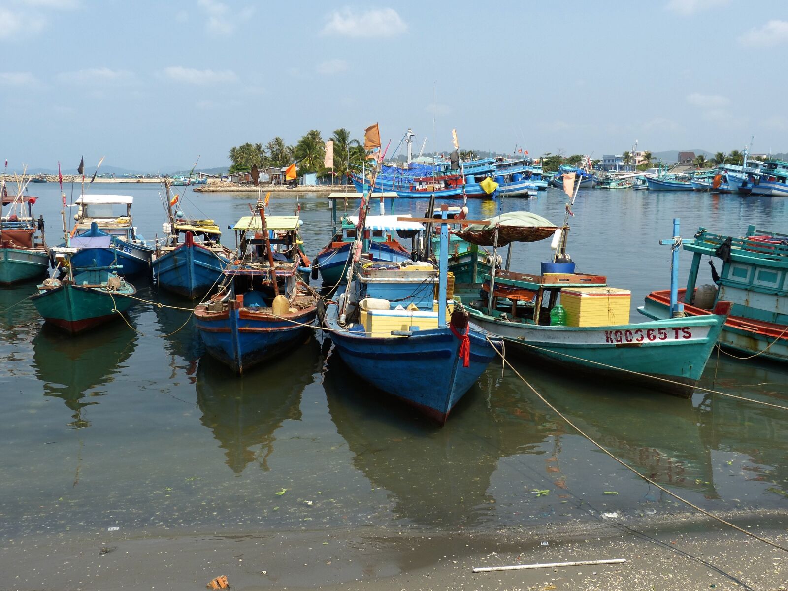 Panasonic Lumix DMC-FZ150 sample photo. Vietnam, phu quoc, port photography