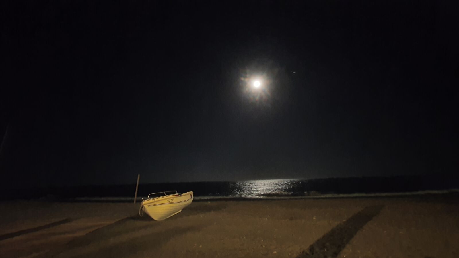 Samsung Galaxy S10+ sample photo. Night, sea, moon photography