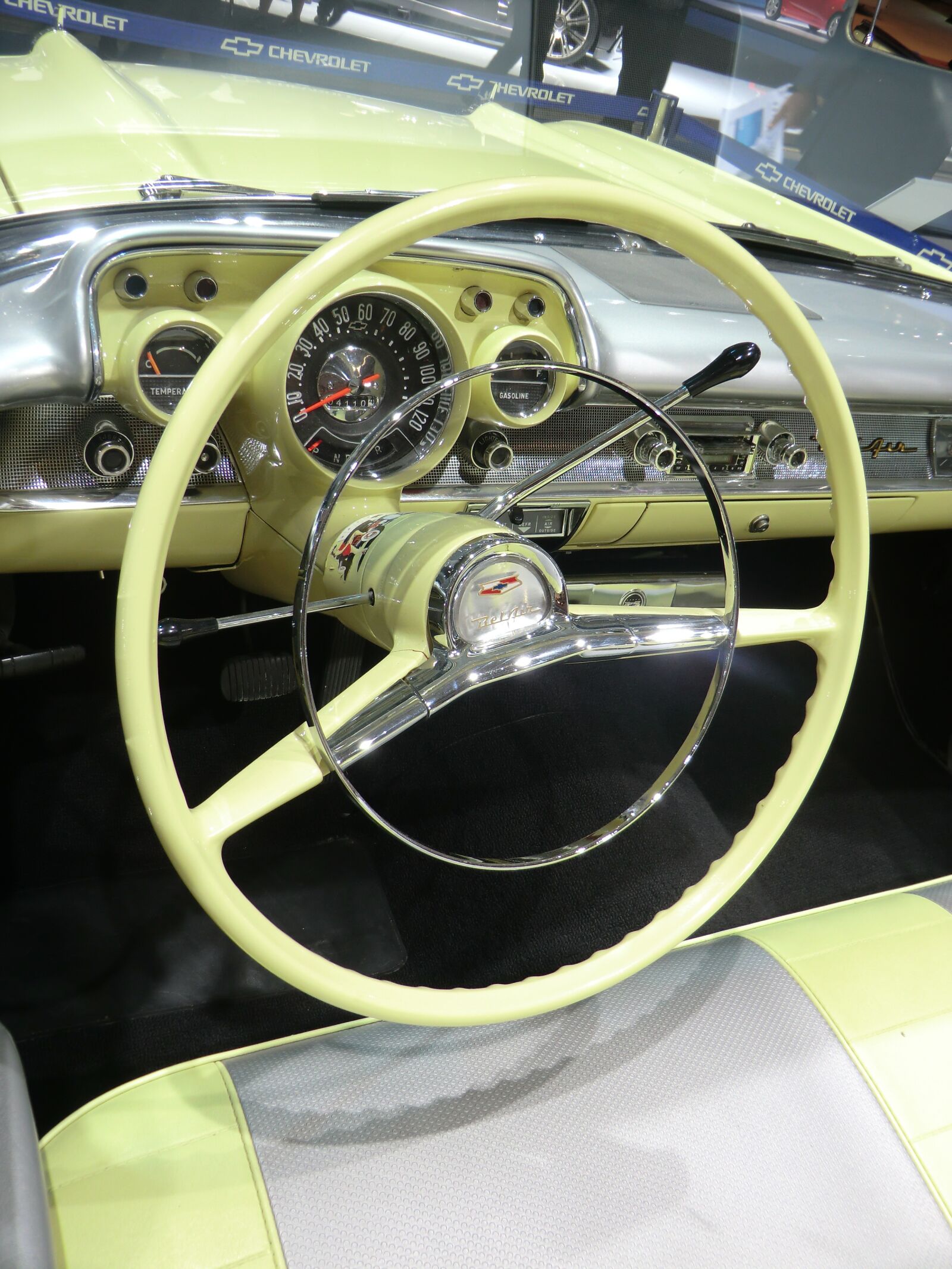 CASIO EX-H5 sample photo. Oldtimer, chevrolet, cockpit photography
