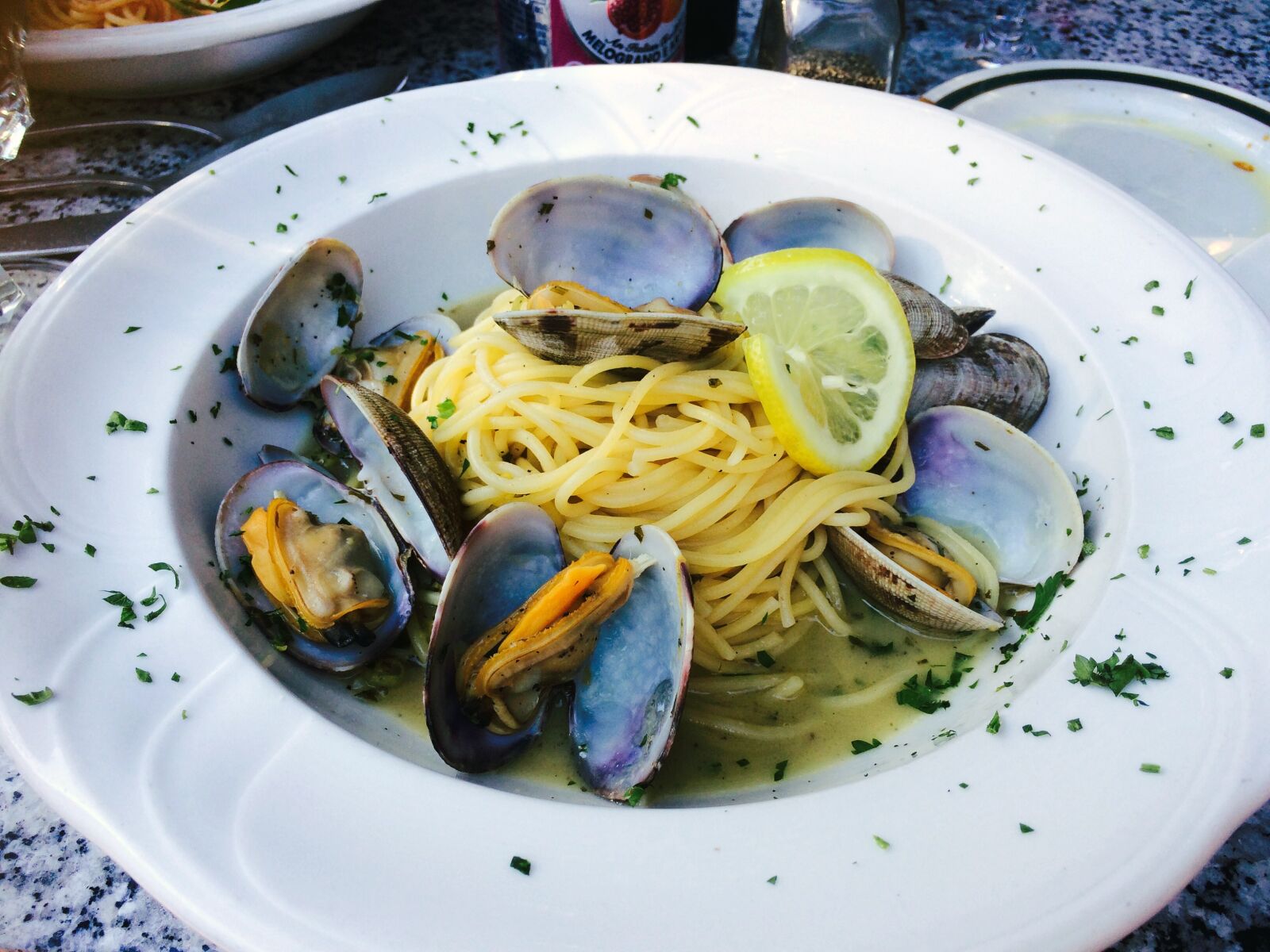 iPhone 5s back camera 4.15mm f/2.2 sample photo. Linguini bongole, italian food photography