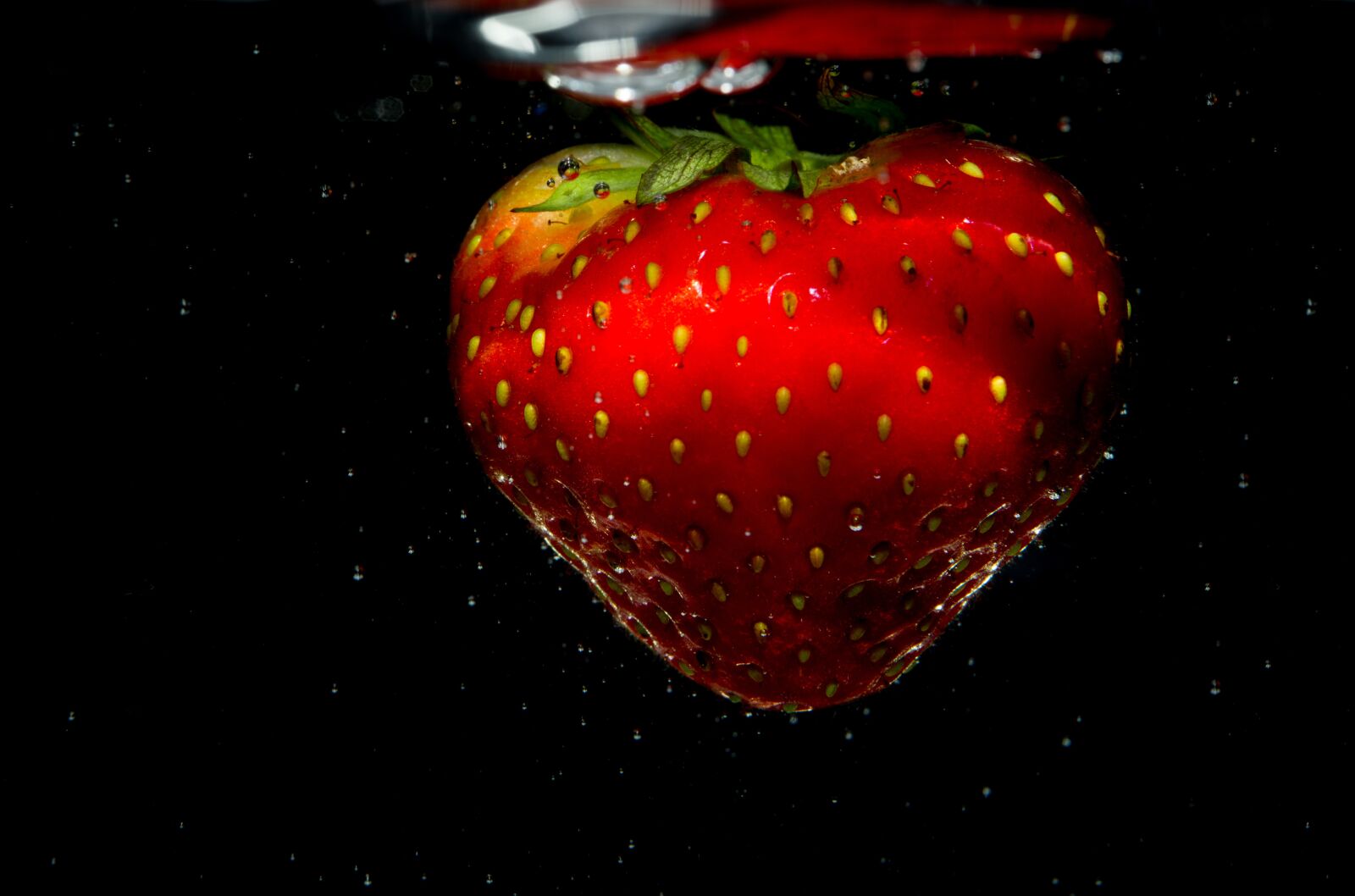 Nikon D610 sample photo. Strawberry, water, fruit photography