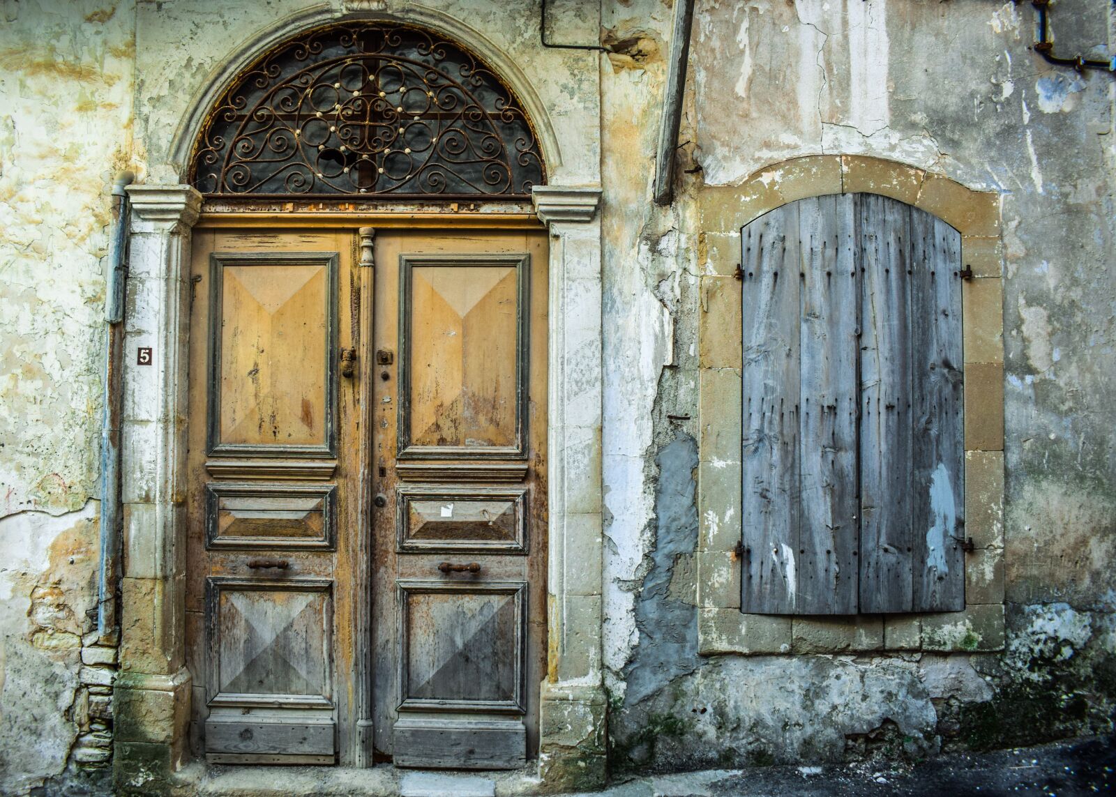Nikon D3300 sample photo. Door, window, façade photography