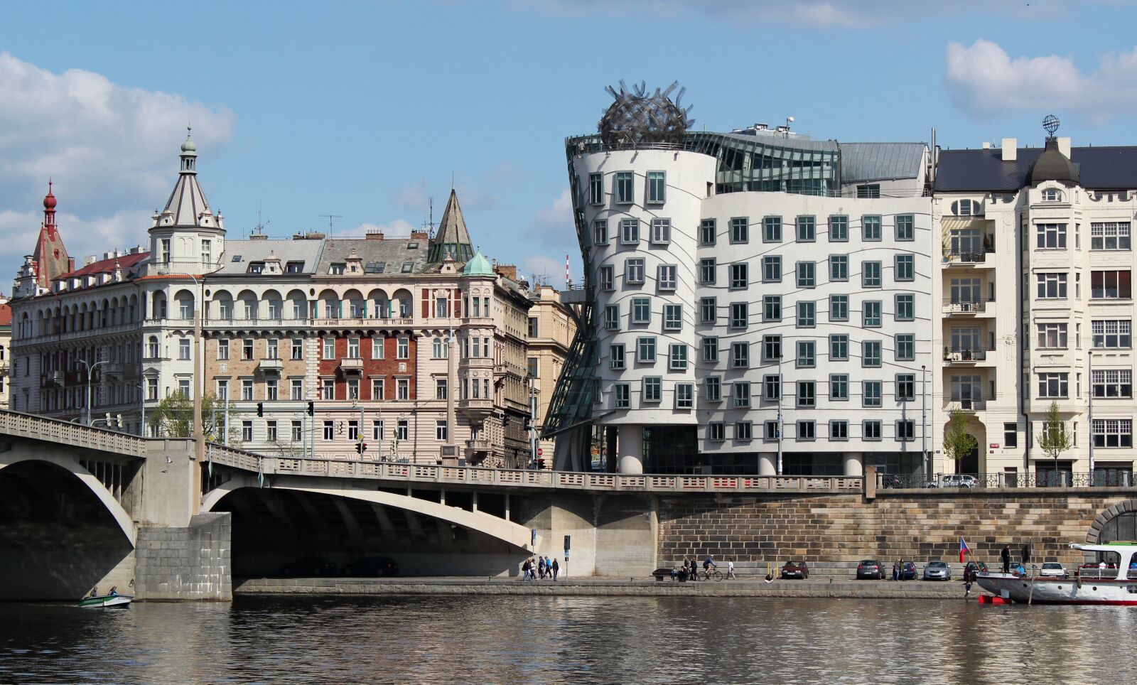 Canon EOS 550D (EOS Rebel T2i / EOS Kiss X4) sample photo. Prague, the waterfront, the photography