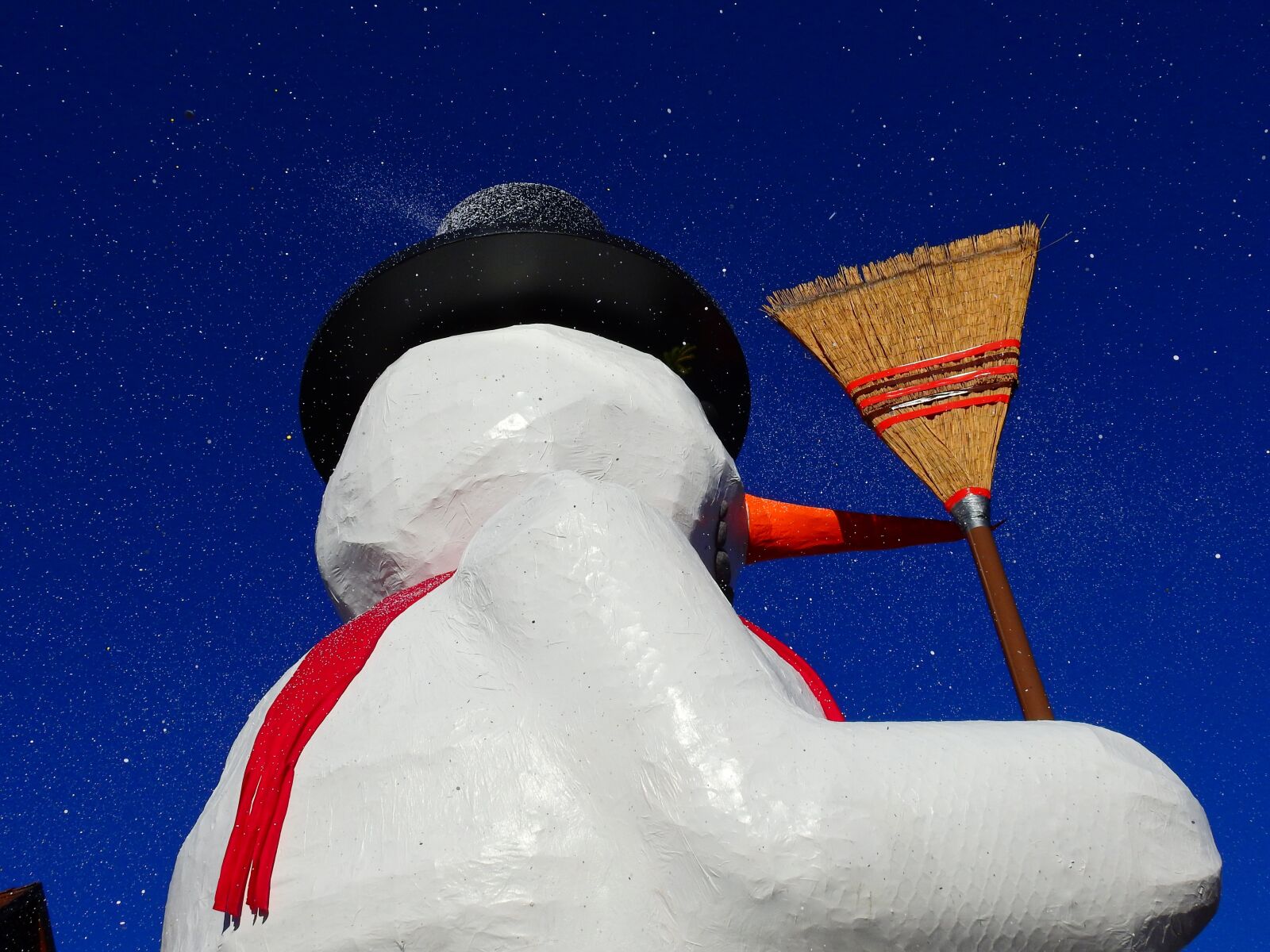 Nikon Coolpix P900 sample photo. Carnival, snowman, move photography
