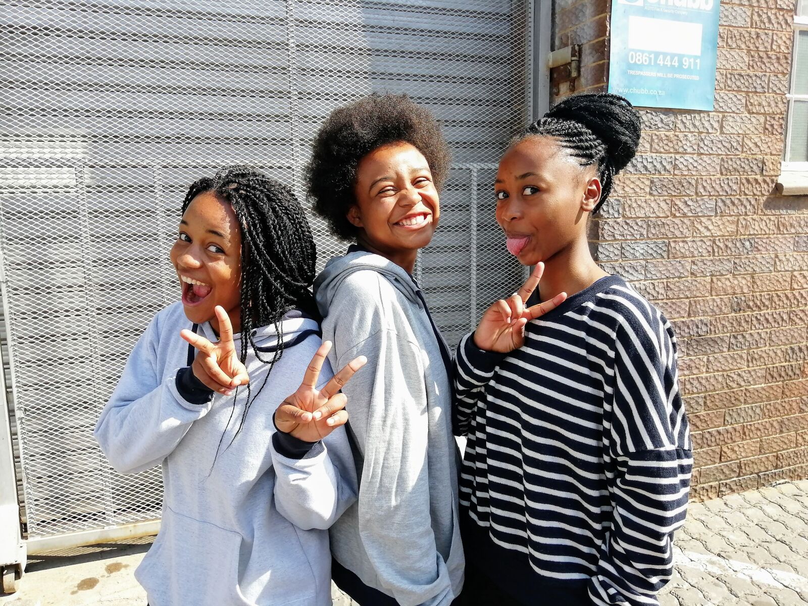 HUAWEI JKM-LX1 sample photo. Girls, smile, freedom photography