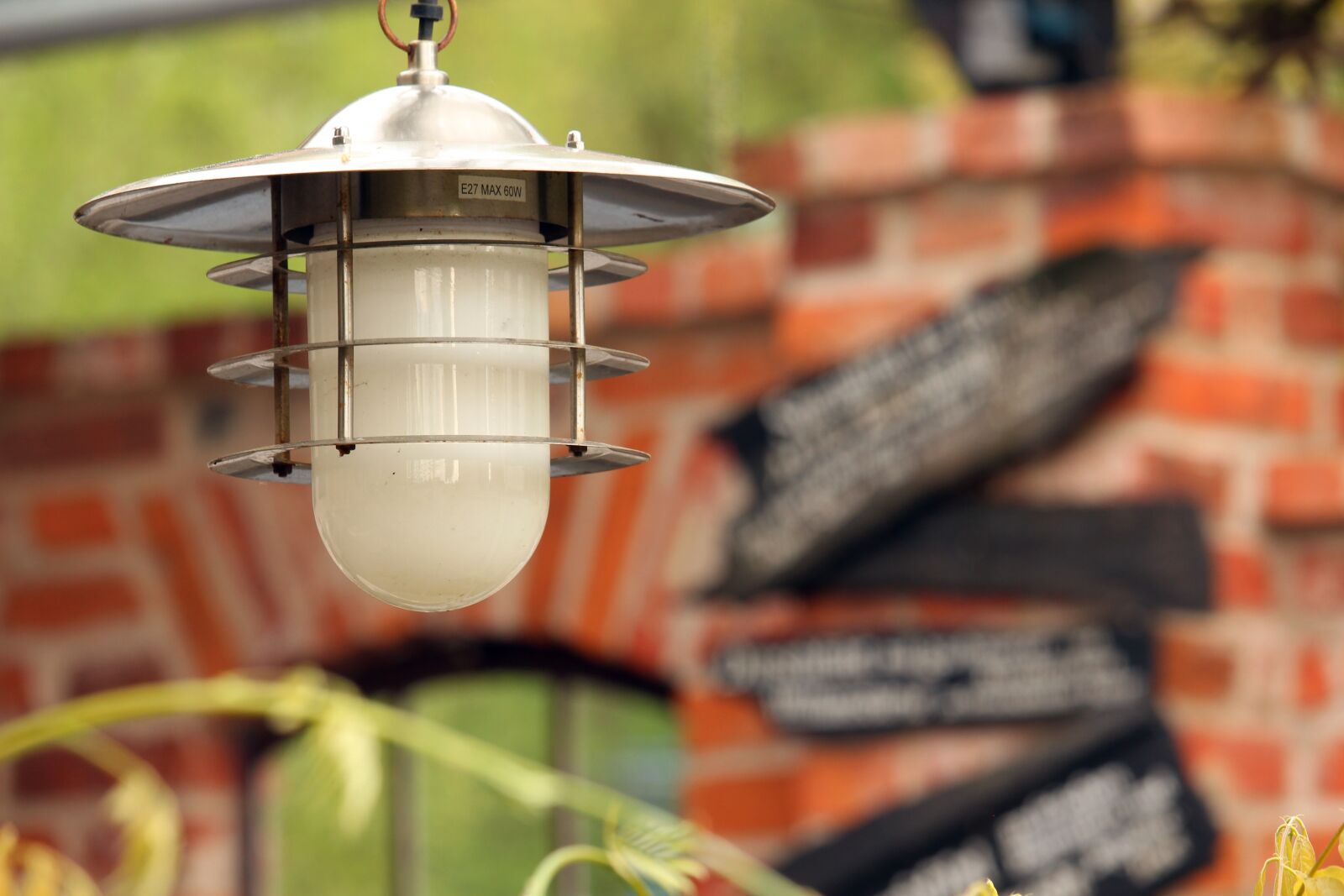 Canon EF-S 55-250mm F4-5.6 IS STM sample photo. Truss, lamp, old photography