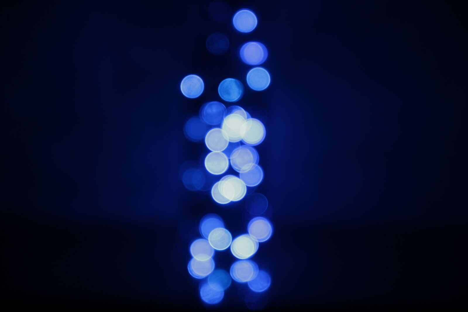 Canon EOS 600D (Rebel EOS T3i / EOS Kiss X5) sample photo. Abstract, art, background, blue photography