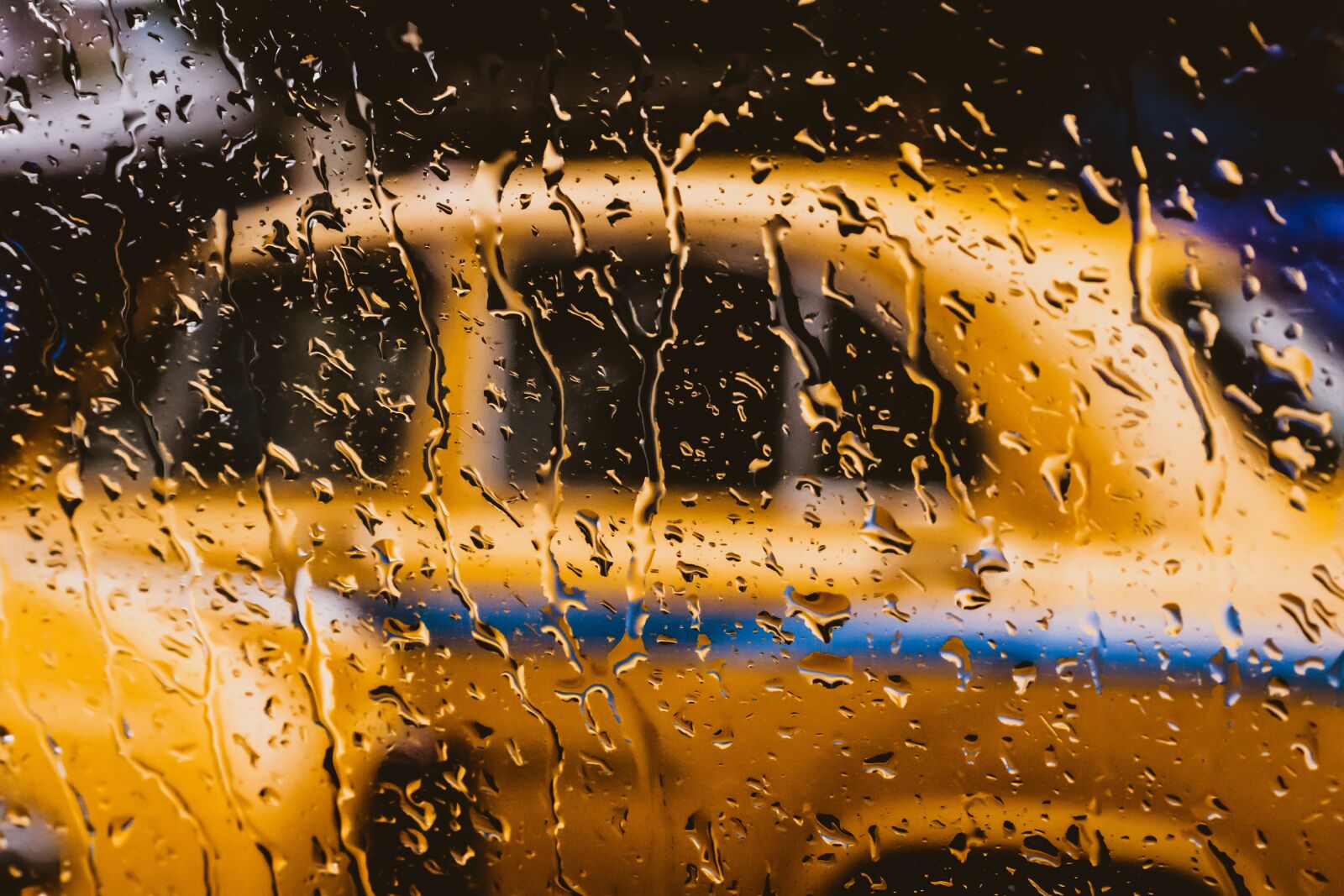Canon EOS 200D (EOS Rebel SL2 / EOS Kiss X9) sample photo. Taxi, outdoor, blurd photography