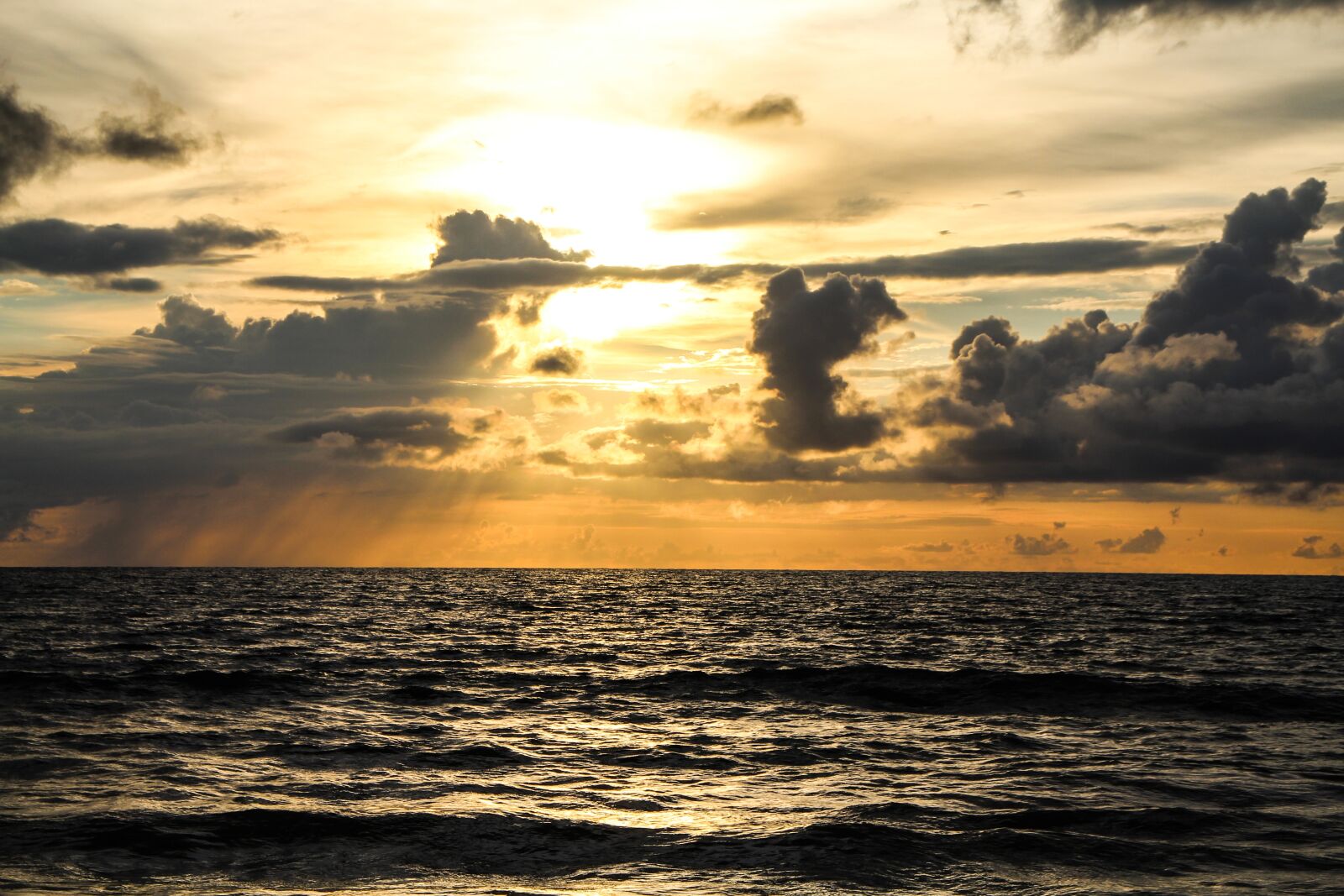 Canon EOS 1300D (EOS Rebel T6 / EOS Kiss X80) sample photo. Sunset, sun, beach photography