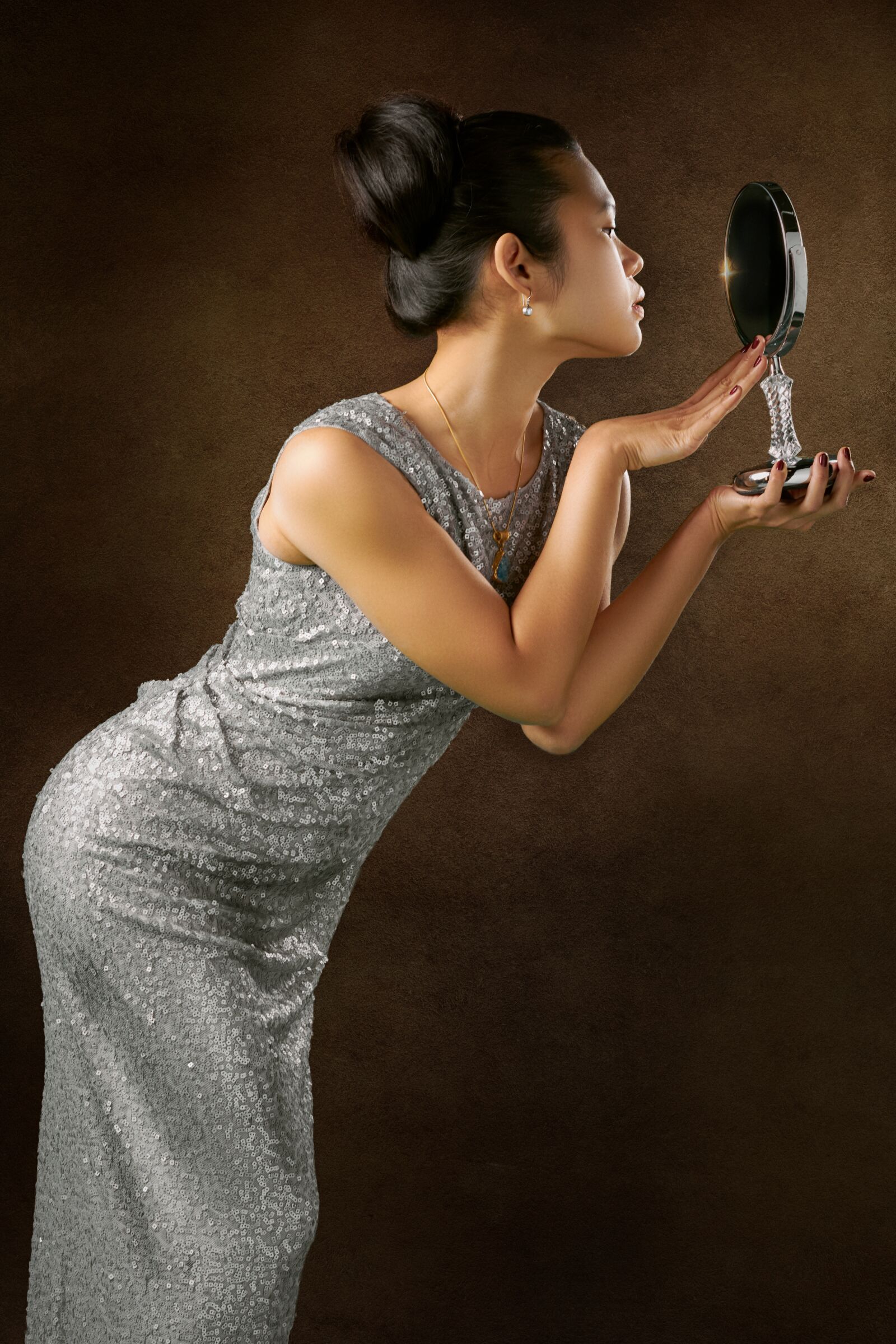 Nikon AF-S Nikkor 50mm F1.4G sample photo. Girl, mirror, portrait photography