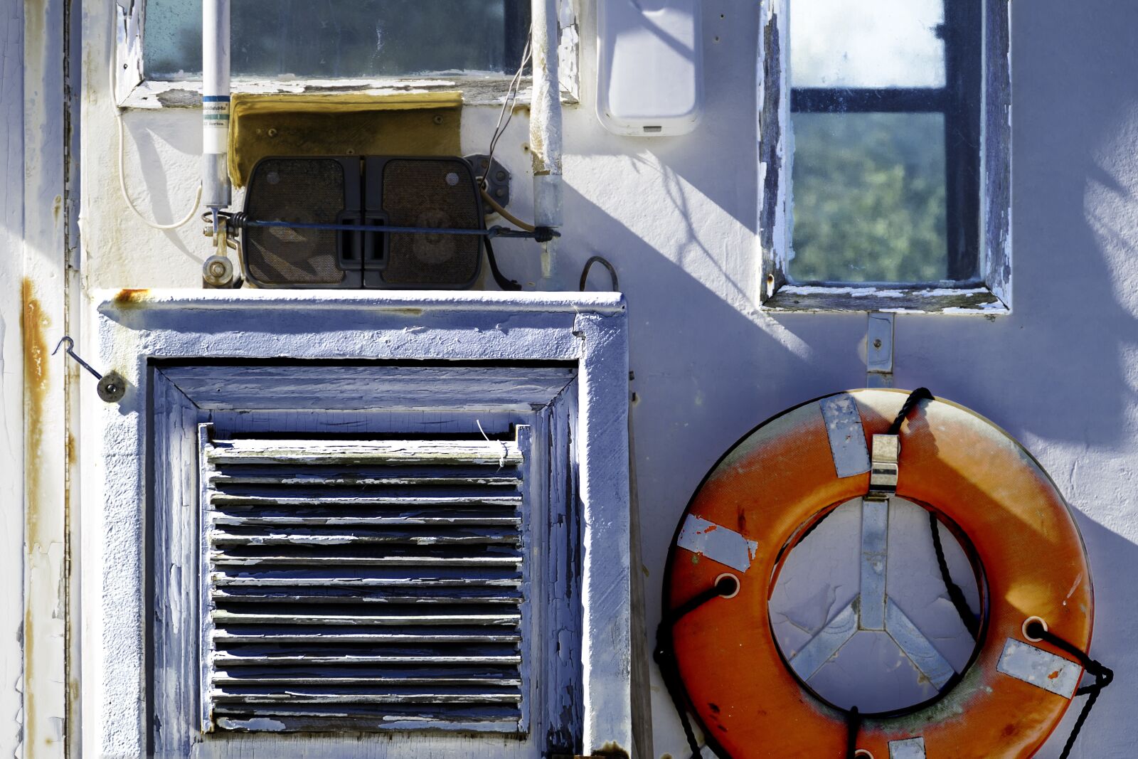Panasonic Lumix DMC-FZ1000 sample photo. Fishing boat, cabin, life photography