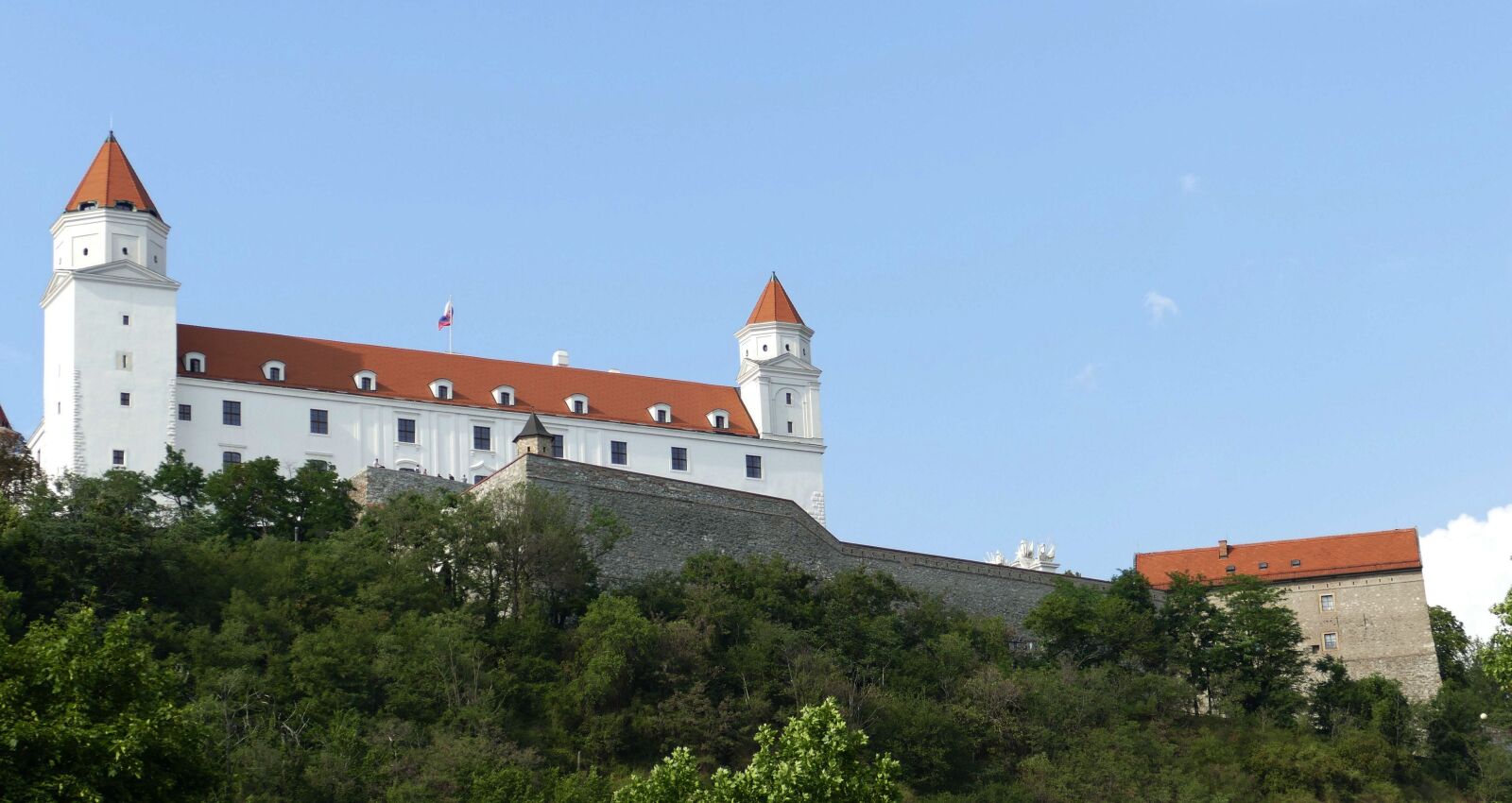 Panasonic Lumix DMC-FZ1000 sample photo. Bratislava, slovakia, castle photography