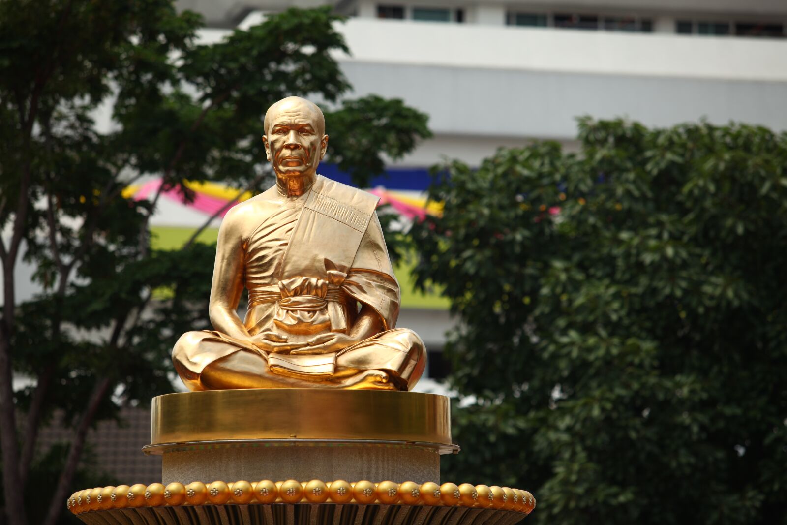 Canon EOS 5D Mark II sample photo. Budha, monk, gold photography