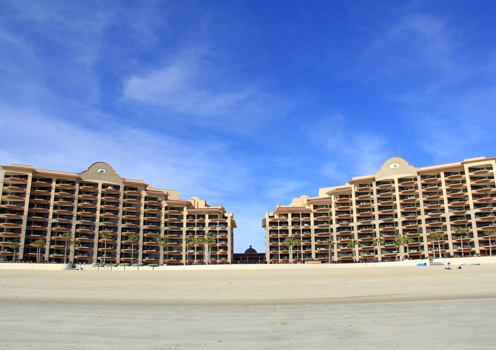 Canon EF-S 18-135mm F3.5-5.6 IS sample photo. Mexico, beach, resort photography