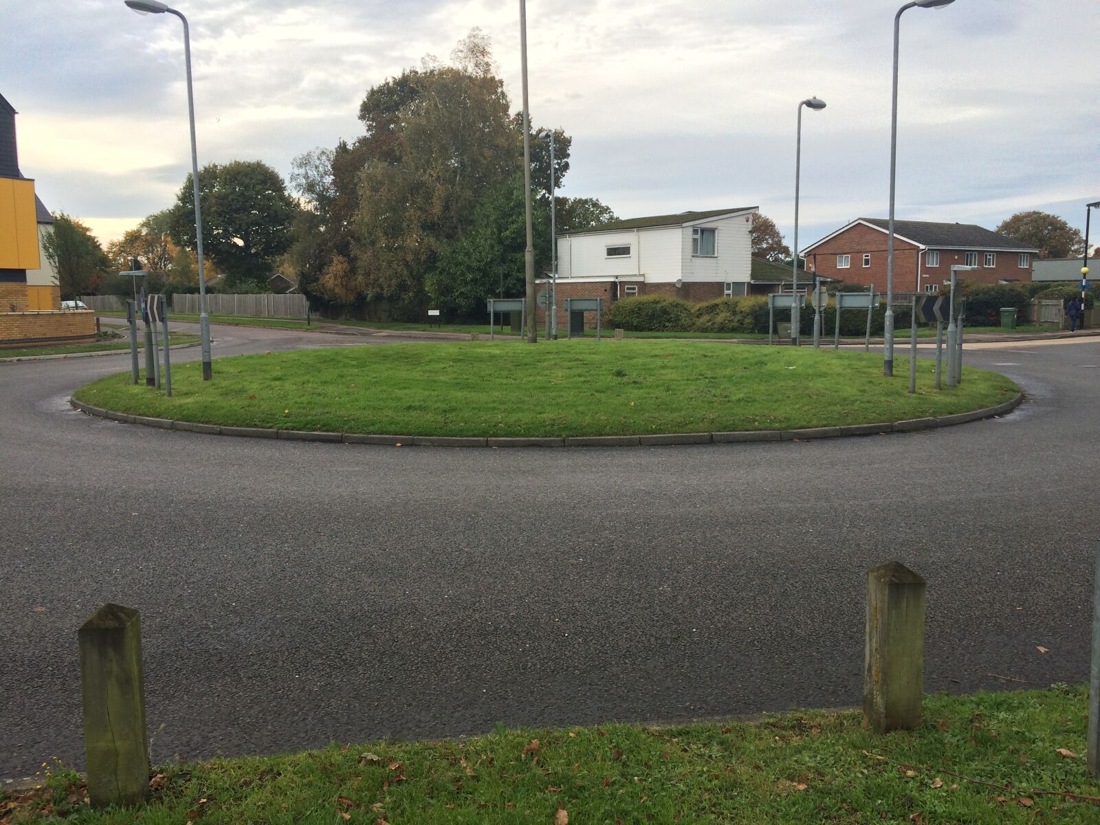 iPhone 5s back camera 4.15mm f/2.2 sample photo. Road, roundabout photography