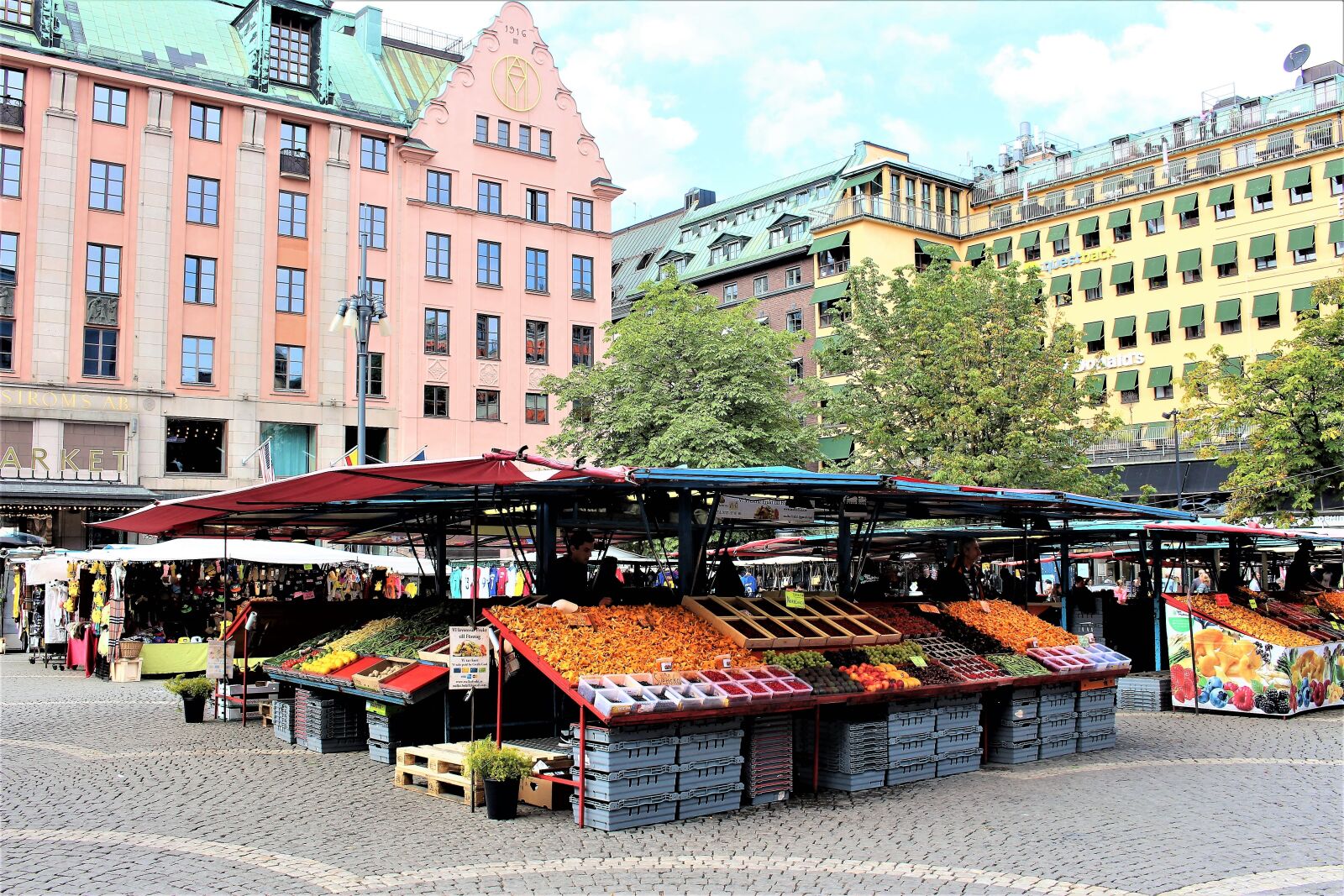 Canon EOS 700D (EOS Rebel T5i / EOS Kiss X7i) sample photo. Stockholm, farmers' markets, h photography