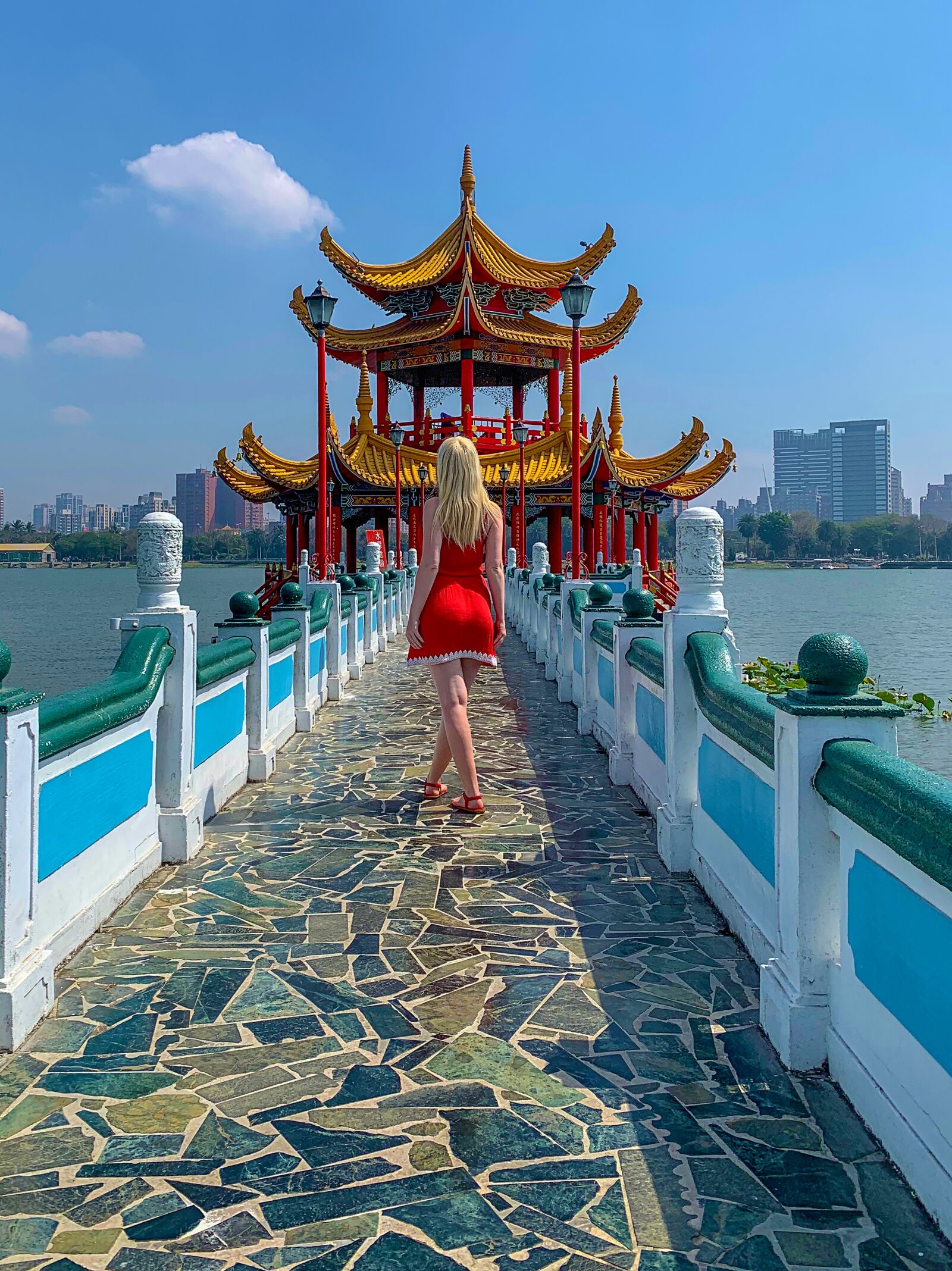 Apple iPhone XR sample photo. Temple, queen, beauty photography