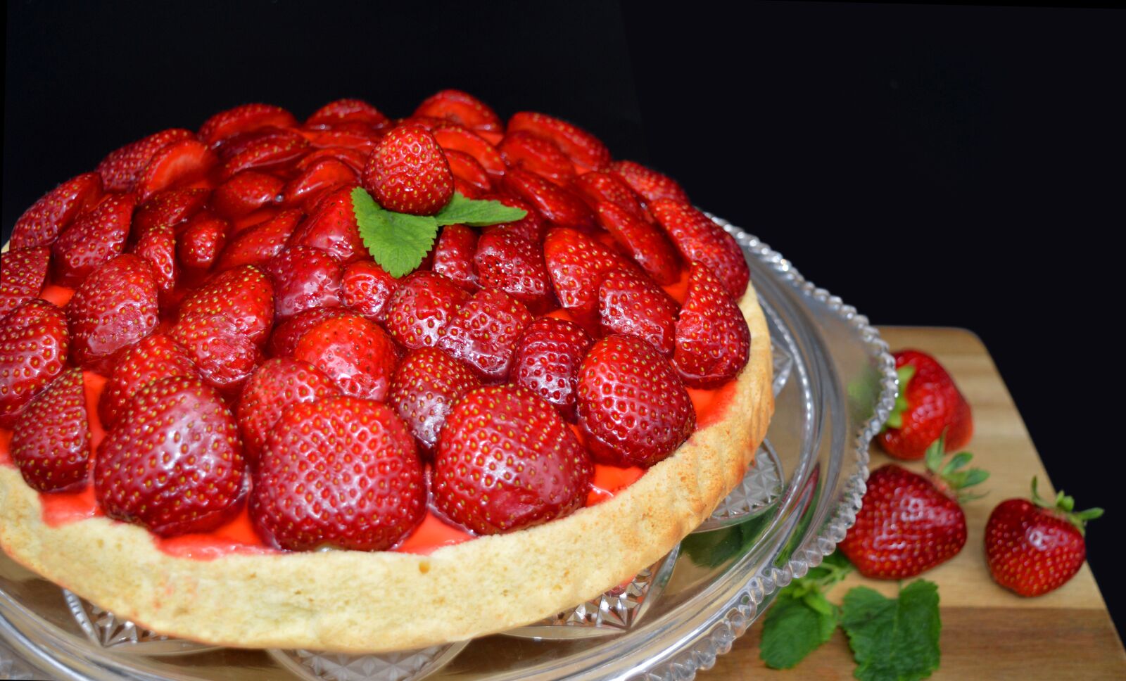 Nikon D3200 sample photo. Strawberry pie, strawberries, cake photography