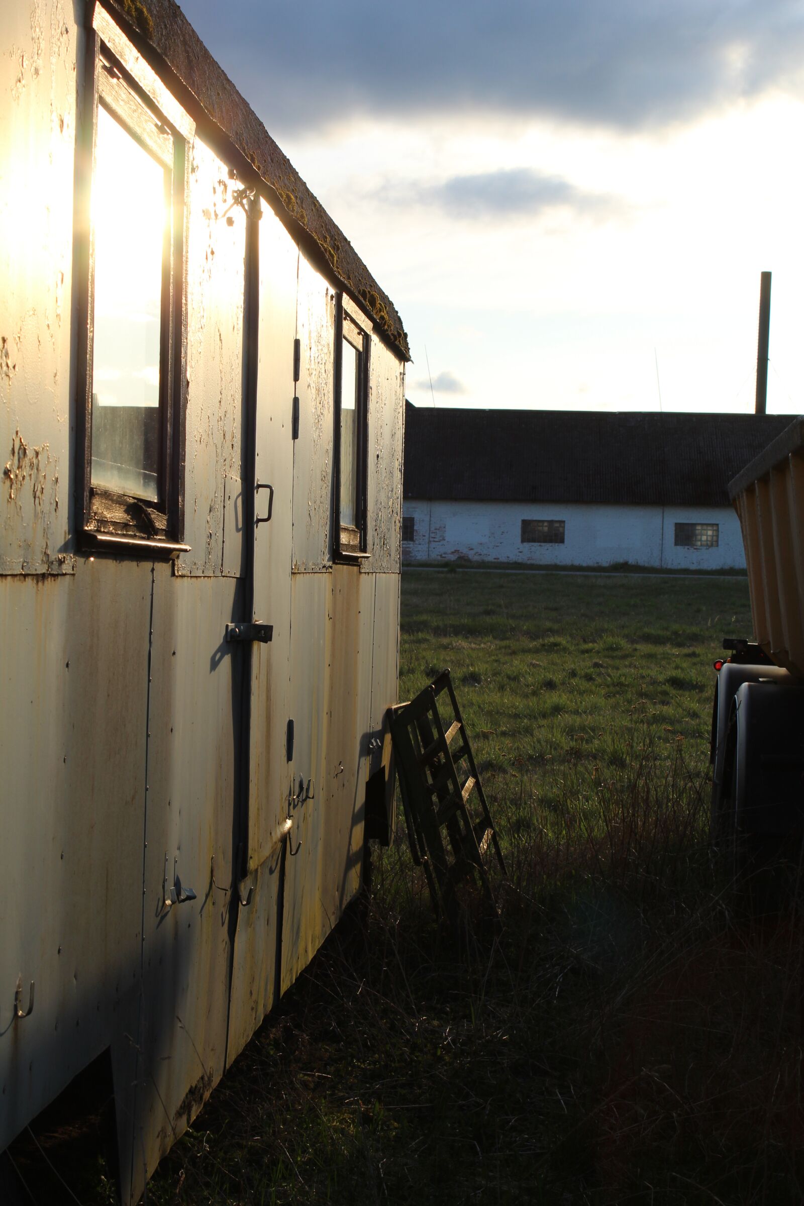 Canon EOS 4000D (EOS Rebel T100 / EOS 3000D) sample photo. Sunset, nostalgia, landscape photography