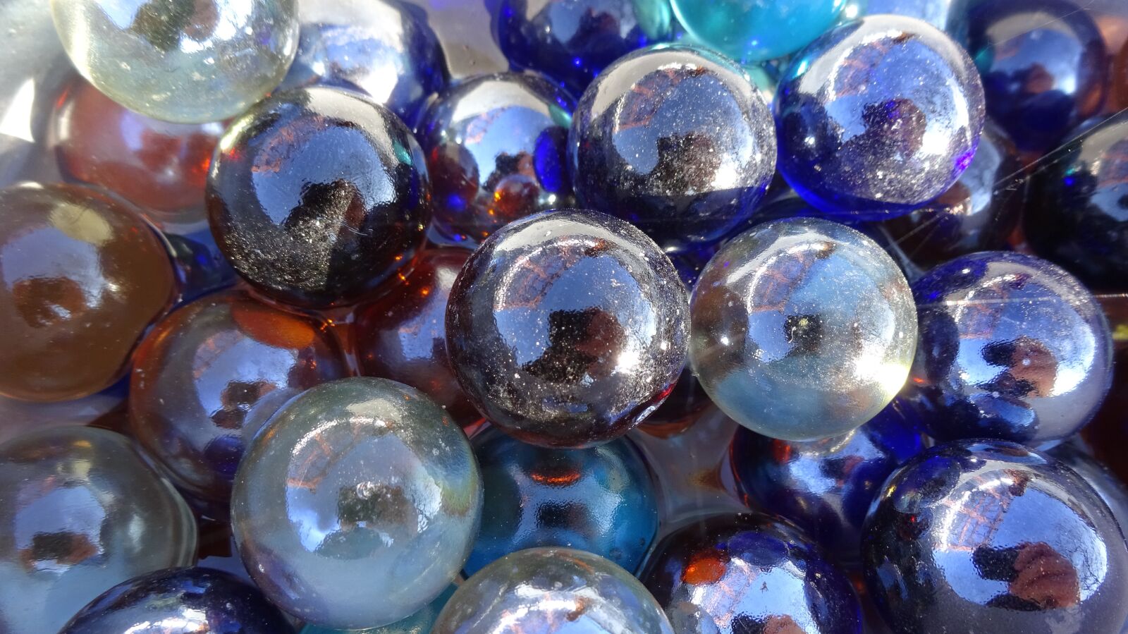 Sony Cyber-shot DSC-WX350 sample photo. Marble, summer, bee photography