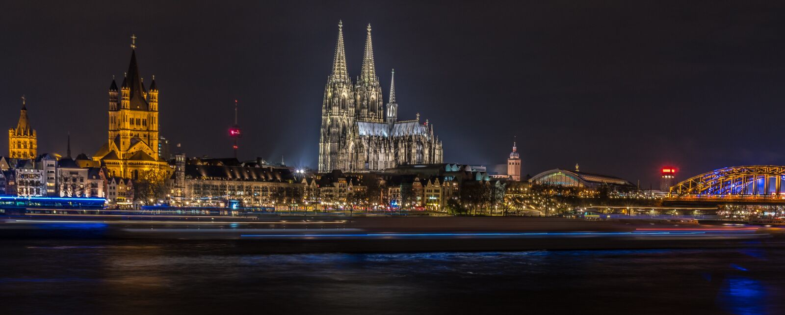 Sony a6500 + Sony Vario-Tessar T* E 16-70mm F4 ZA OSS sample photo. Travel, city, river photography