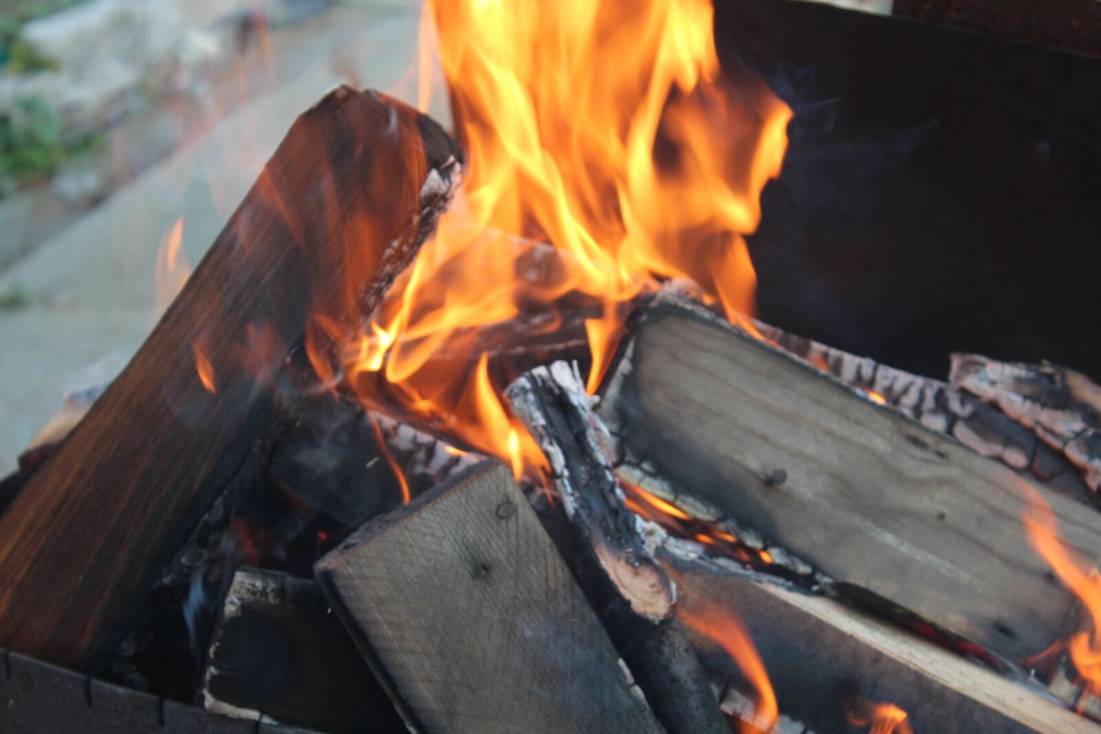 Canon EOS 600D (Rebel EOS T3i / EOS Kiss X5) sample photo. Koster, flame, fire photography