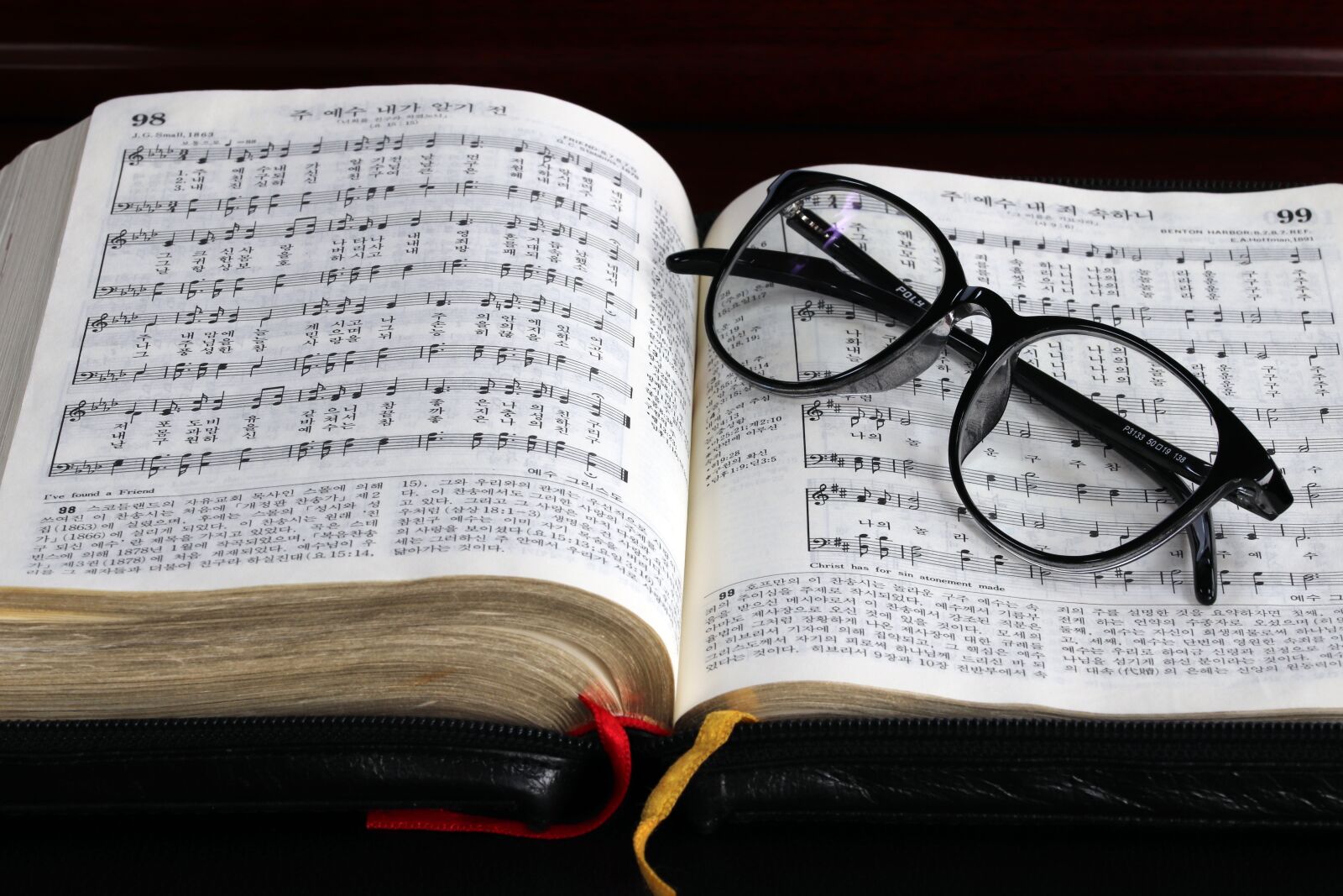 Canon EOS 800D (EOS Rebel T7i / EOS Kiss X9i) sample photo. The bible, glasses, book photography