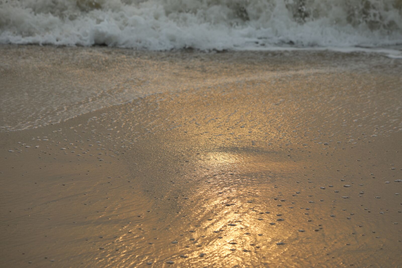 Canon EOS 5D Mark IV + Canon EF 70-300 F4-5.6 IS II USM sample photo. Ocean, beach, sunrise photography