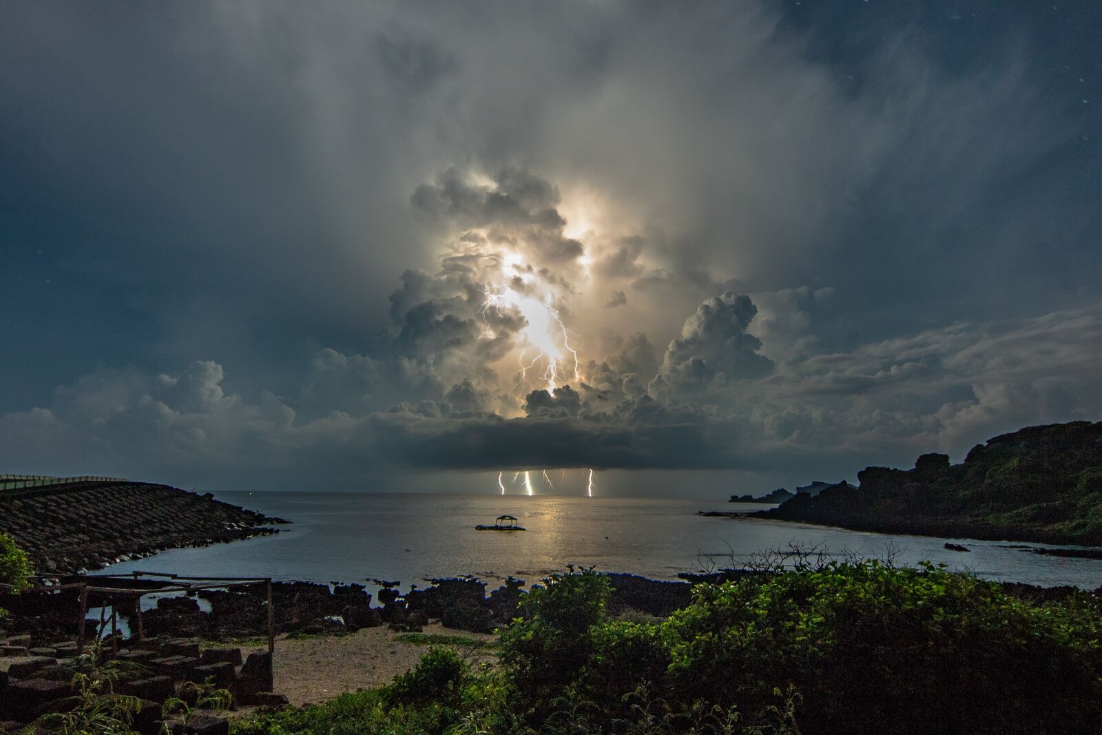 Canon EOS 760D (EOS Rebel T6s / EOS 8000D) sample photo. Lightning, sea, a surname photography