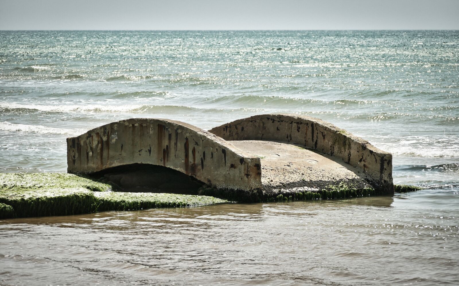 Panasonic Lumix DMC-FZ1000 sample photo. Ruin, bridge, sea photography