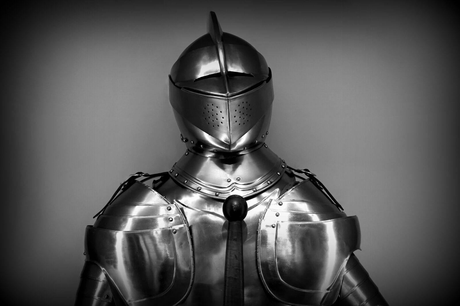 Sony a7 + Sony FE 28-70mm F3.5-5.6 OSS sample photo. Armor, weapon, medieval photography