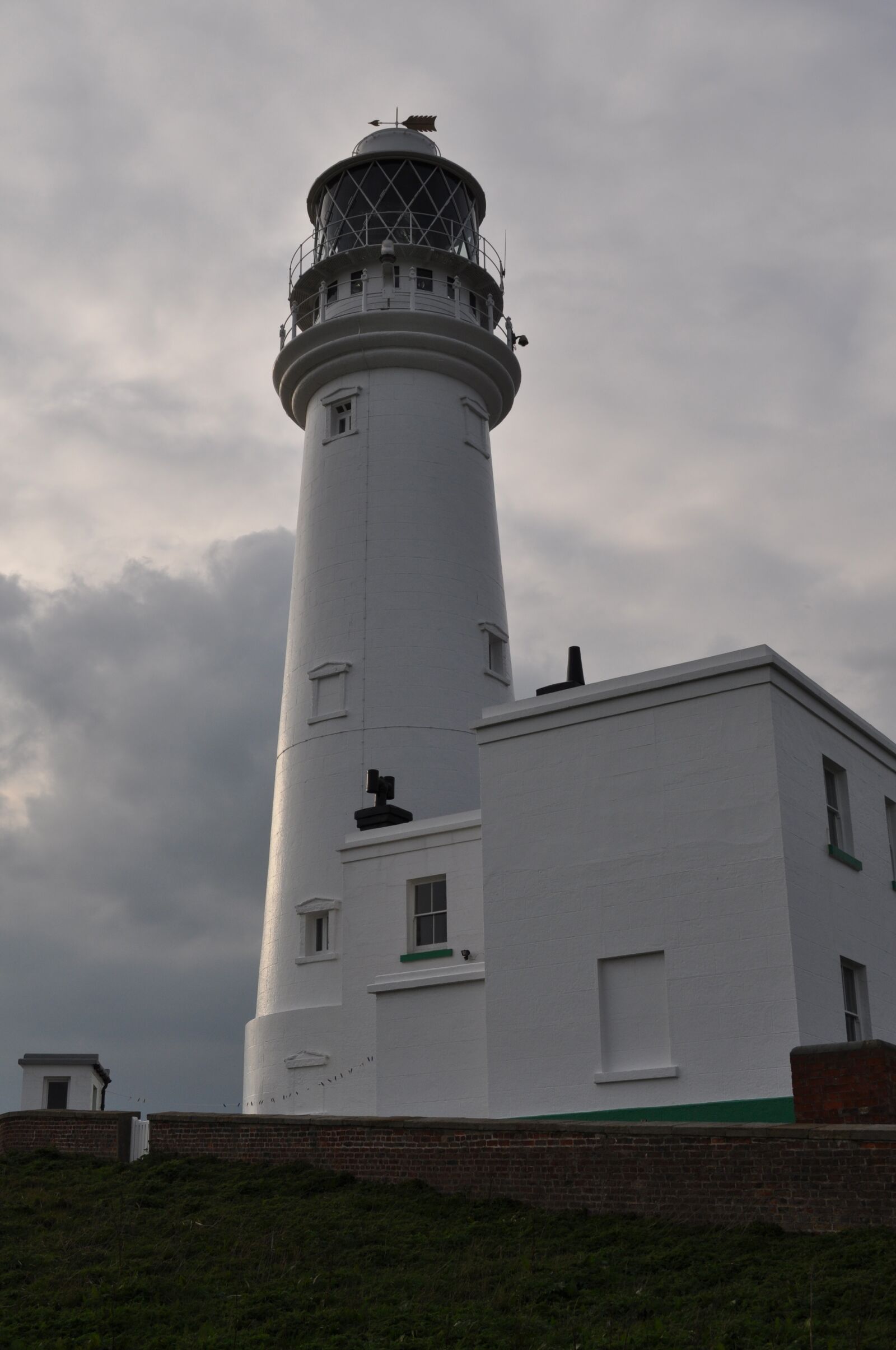 Nikon D5000 sample photo. Lighthouse, flamborough, white photography