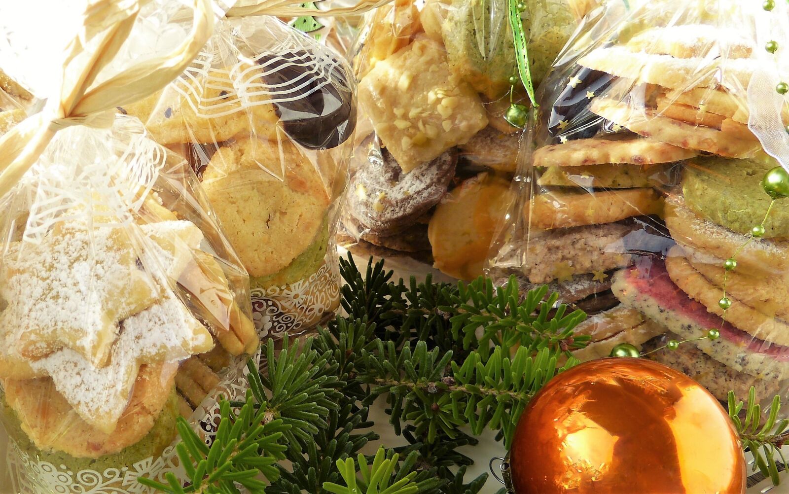 Panasonic Lumix DMC-FZ150 sample photo. Cookie, christmas, gifts photography