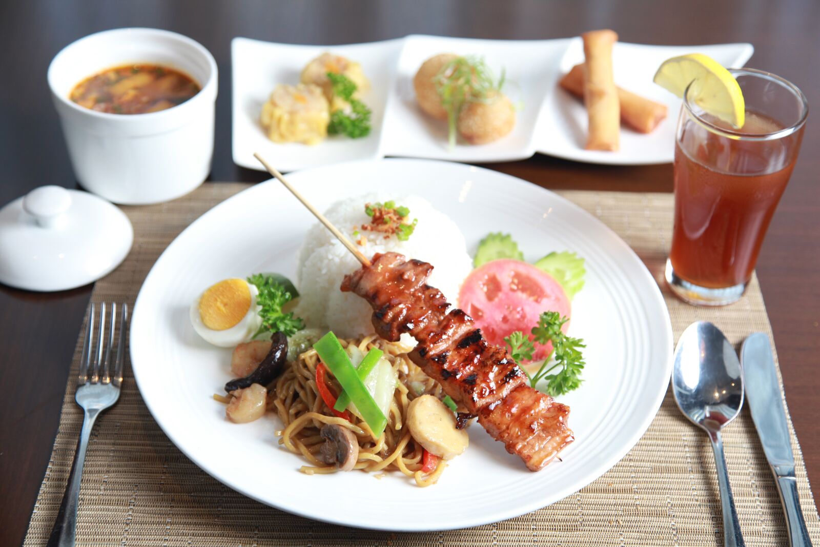 Canon EOS 5D Mark II sample photo. Pork barbecue, noodles, lunch photography