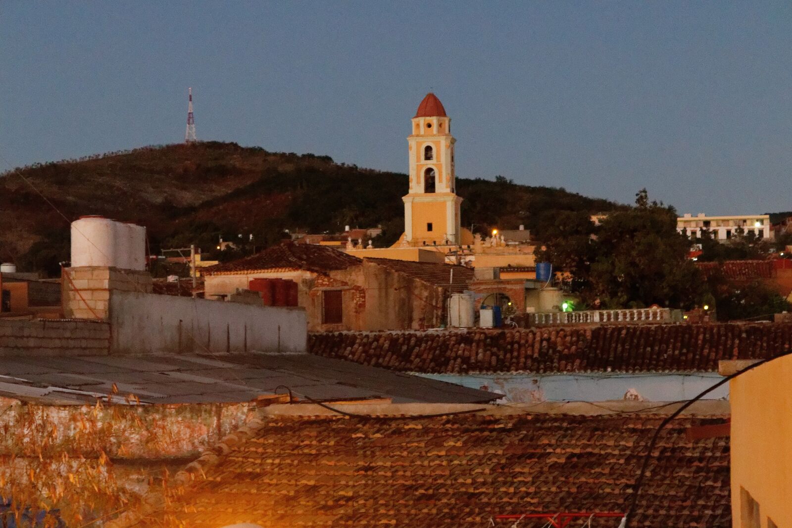 Canon EF-S 18-55mm F3.5-5.6 IS sample photo. Cuba, trinidad, church photography