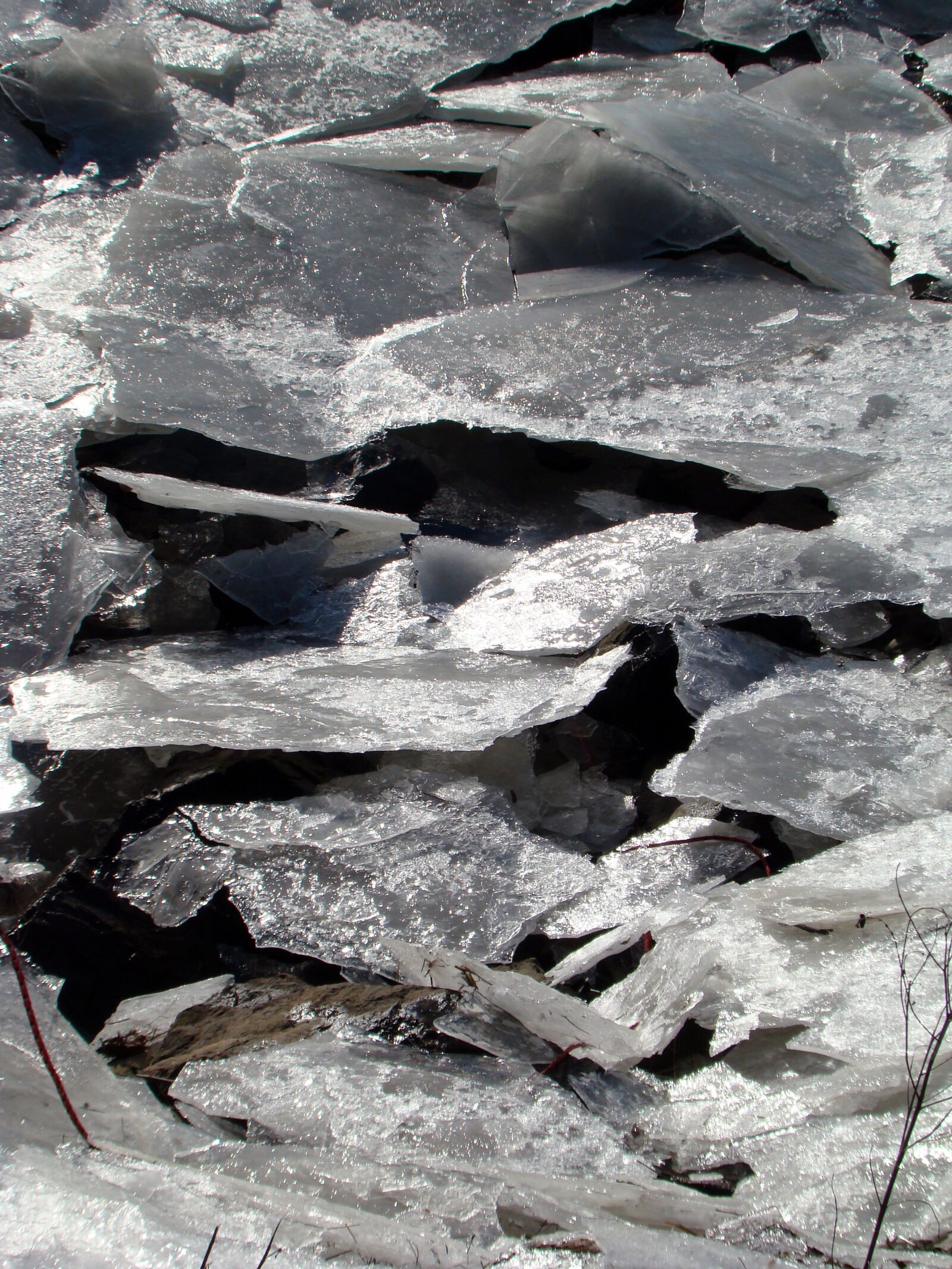 Sony DSC-H7 sample photo. Ice, rocks, winter photography