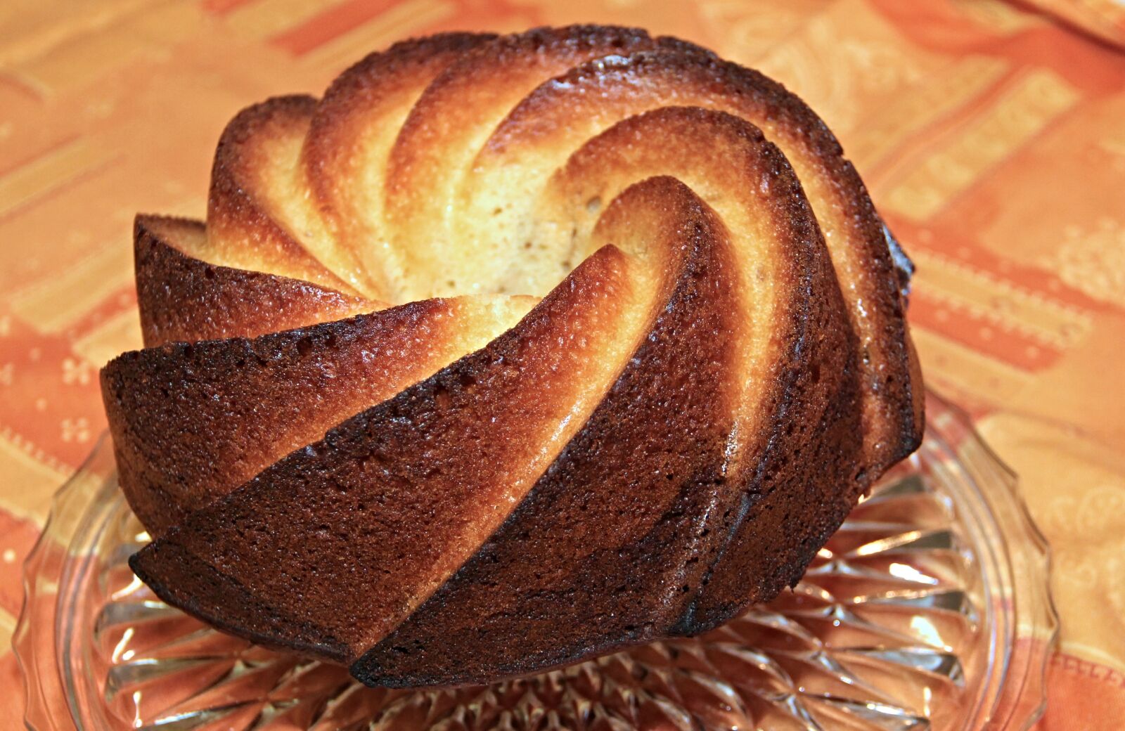 Canon EOS 1100D (EOS Rebel T3 / EOS Kiss X50) sample photo. Gugelhupf, bowl cake, pot photography