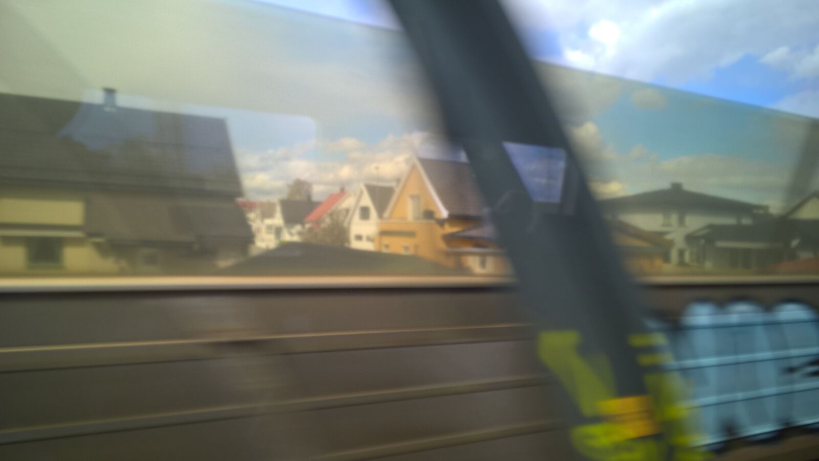 Nokia Lumia 830 sample photo. Casa, house, speed, train photography