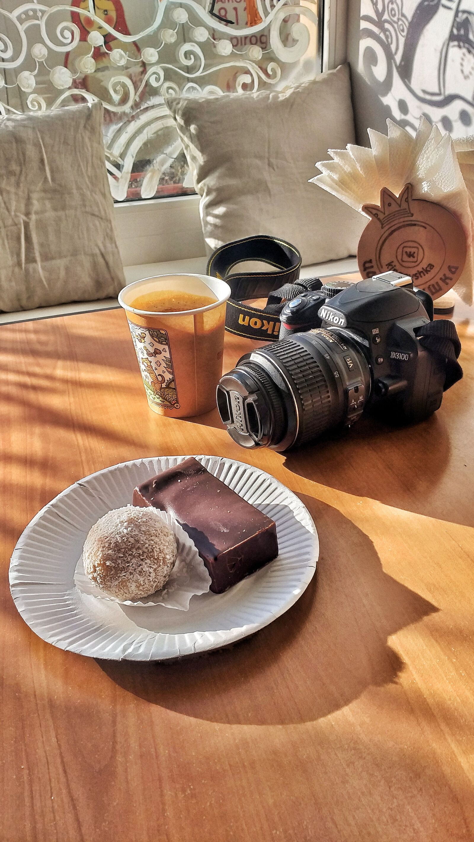 Samsung Galaxy A6+ sample photo. Cozy photo, photo for photography