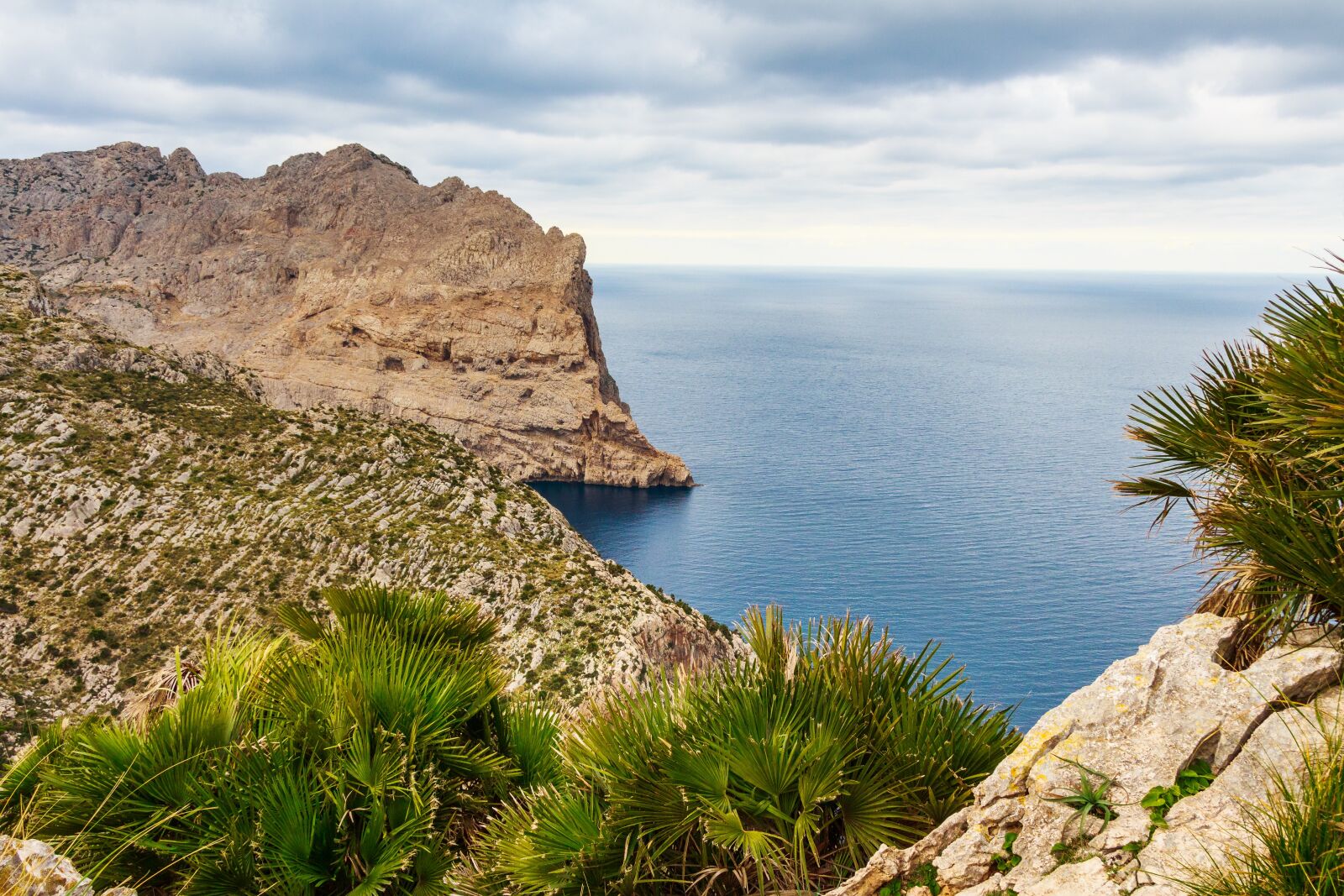 Canon EOS 650D (EOS Rebel T4i / EOS Kiss X6i) sample photo. Lighthouse, far de formentor photography