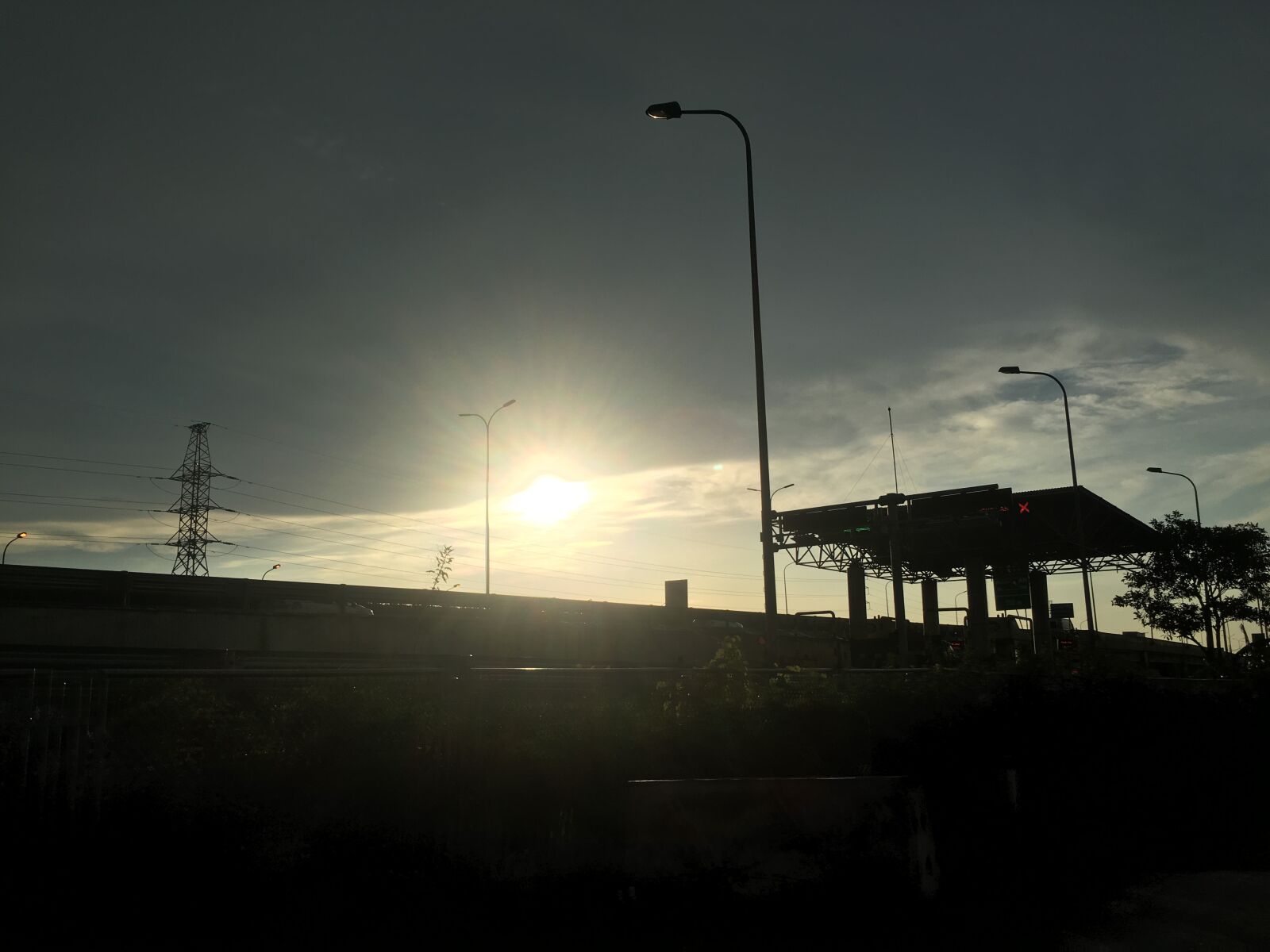 iPhone 6s Plus back camera 4.15mm f/2.2 sample photo. Street, sky, highway photography