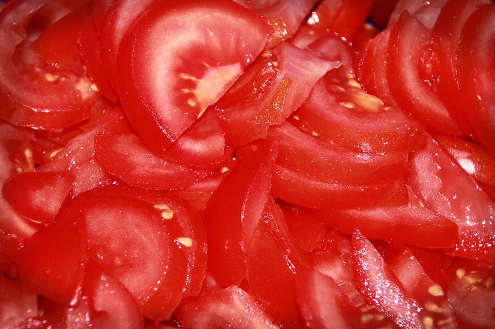 Canon EOS 550D (EOS Rebel T2i / EOS Kiss X4) sample photo. Tomatoes, salad, red photography