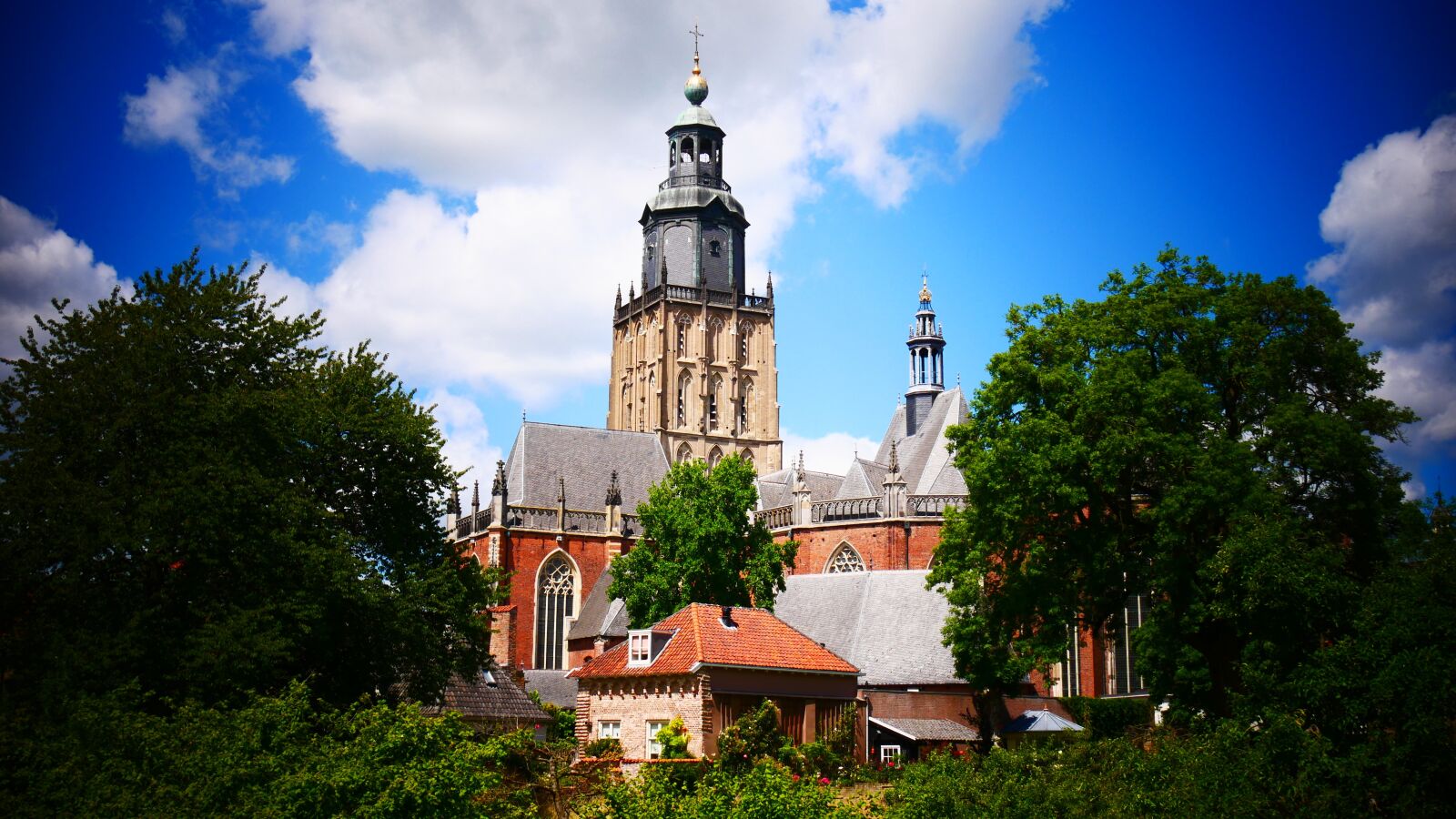 Panasonic Lumix DMC-G85 (Lumix DMC-G80) sample photo. Zutphen, cityscape, city photography