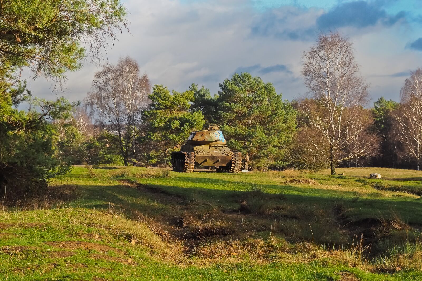 Olympus OM-D E-M10 sample photo. Lost places, panzer, wreck photography