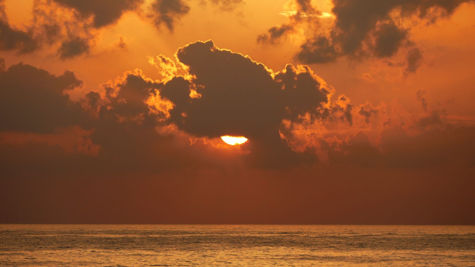 Panasonic Lumix DMC-FZ1000 sample photo. Sunset, mediterranean, sky photography