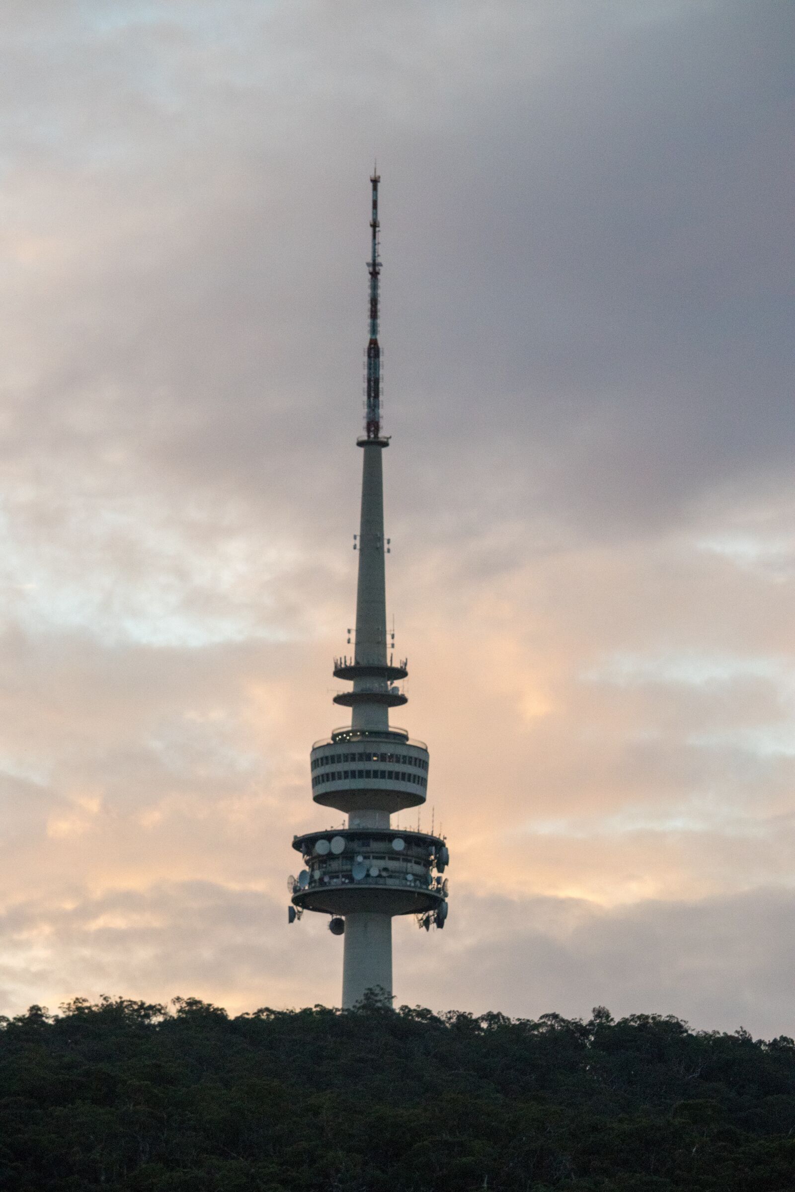 Canon EOS 200D (EOS Rebel SL2 / EOS Kiss X9) sample photo. Television, sky, tower photography