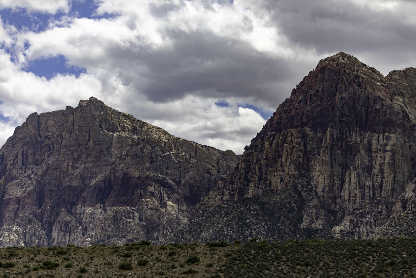 Canon EOS 5D Mark IV + Canon EF 70-200mm F2.8L IS II USM sample photo. Red rock canyon, nevada photography