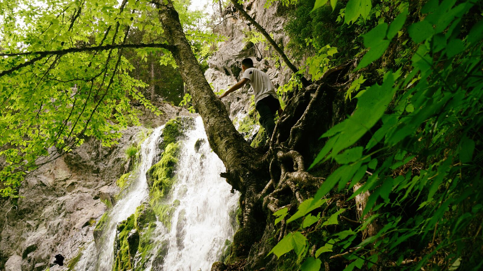 Sony E 18-55mm F3.5-5.6 OSS sample photo. Waterfall, falls, nature photography