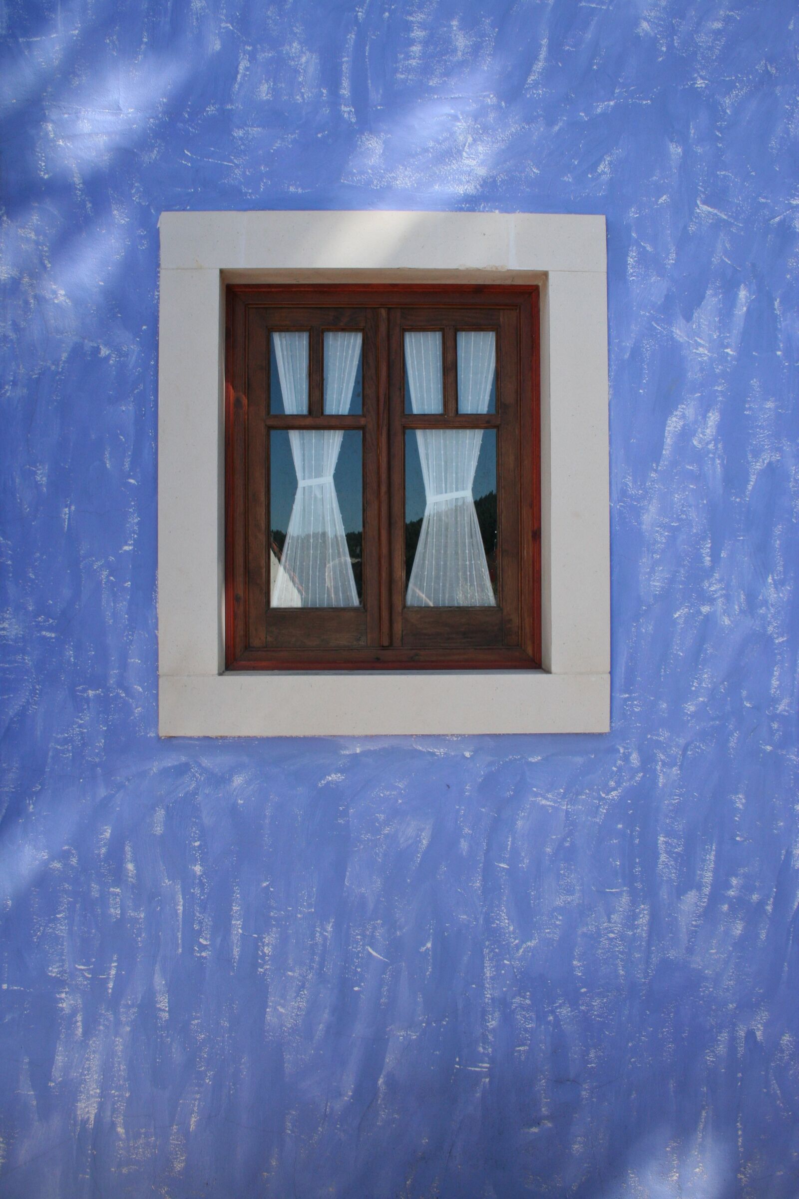 Canon EOS 350D (EOS Digital Rebel XT / EOS Kiss Digital N) sample photo. Window, blue, house photography